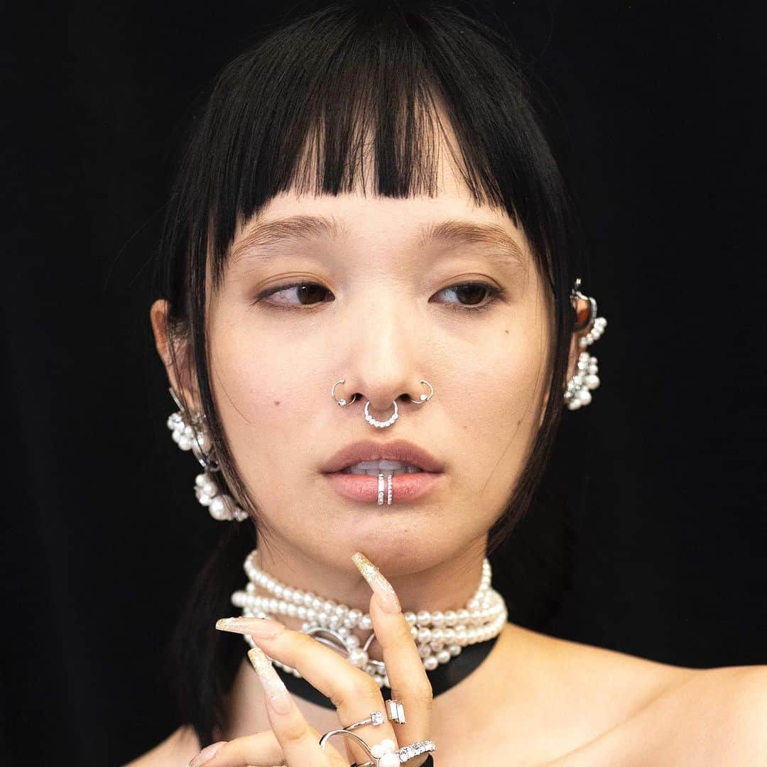 アディアムさんのインスタグラム写真 - (アディアムInstagram)「@Yuka backstage at the #ADEAM Spring Summer 2024 show seen in Look 26.   A soft natural make up look with a light smokey eye by @SadaIto for @Narsissist.」9月12日 21時58分 - adeam