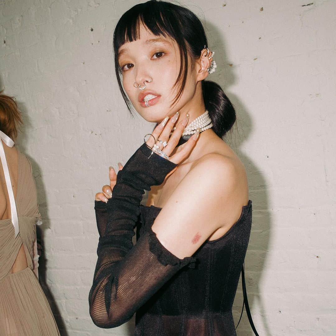 アディアムのインスタグラム：「@Yuka backstage at the #ADEAM Spring Summer 2024 show seen in Look 26.   A soft natural make up look with a light smokey eye by @SadaIto for @Narsissist.」