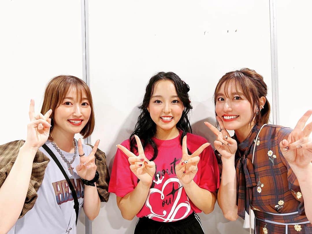 松嵜麗のインスタグラム：「聖役の原涼子ちゃんとぱちり。 写真撮りたいと言ってきてくれたの😭 嬉しいねぇ☺️ とても素直で想いをまっすぐに届けてくれる人で、今回初めて会ったのですが大好きになりました☺️ これからもよろしくね、すずちゃん！」