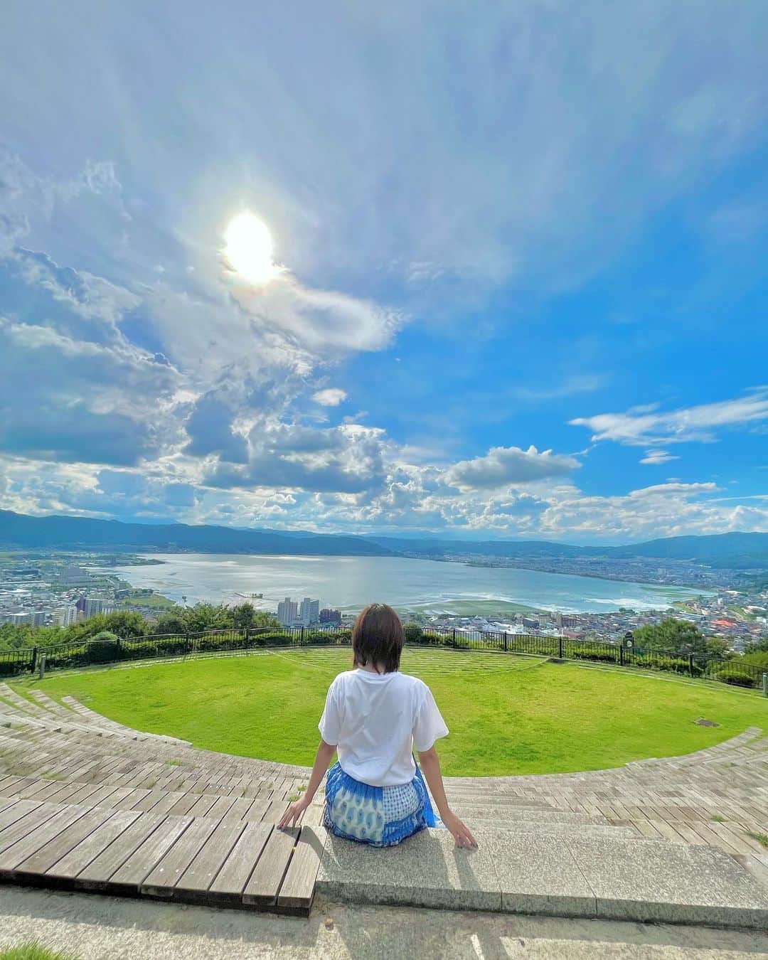amiのインスタグラム：「青春18きっぷで青春してきた🛤🫧ずっと行きたかった君の名は。の聖地！長野県の諏訪市行ってきたの🗾. 途中の甲府駅で武田信玄公之像みたり、清里テラス寄ったり、各駅電車の旅のんびりすっごい楽しかった。絶対また行く」