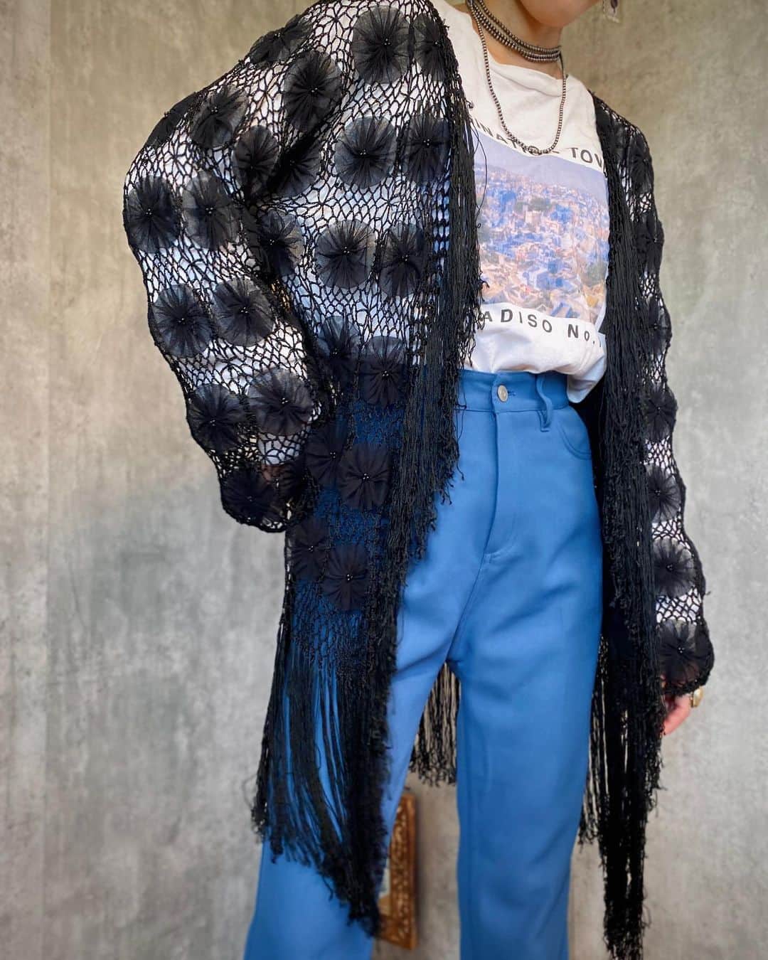 Chief used&vintageのインスタグラム：「Online Store New Arrival 🔘 “1980s Crochet Fringe gown” オンラインストアにて販売中  秋口に活躍する羽織ものが オンラインストアに入荷しております。 こちらは1980sのクロシェガウン。 長袖をレイヤードしていただくと　 美しいデザインがより強調されて素敵です。  詳細はタグ付けよりご覧くださいませ。」