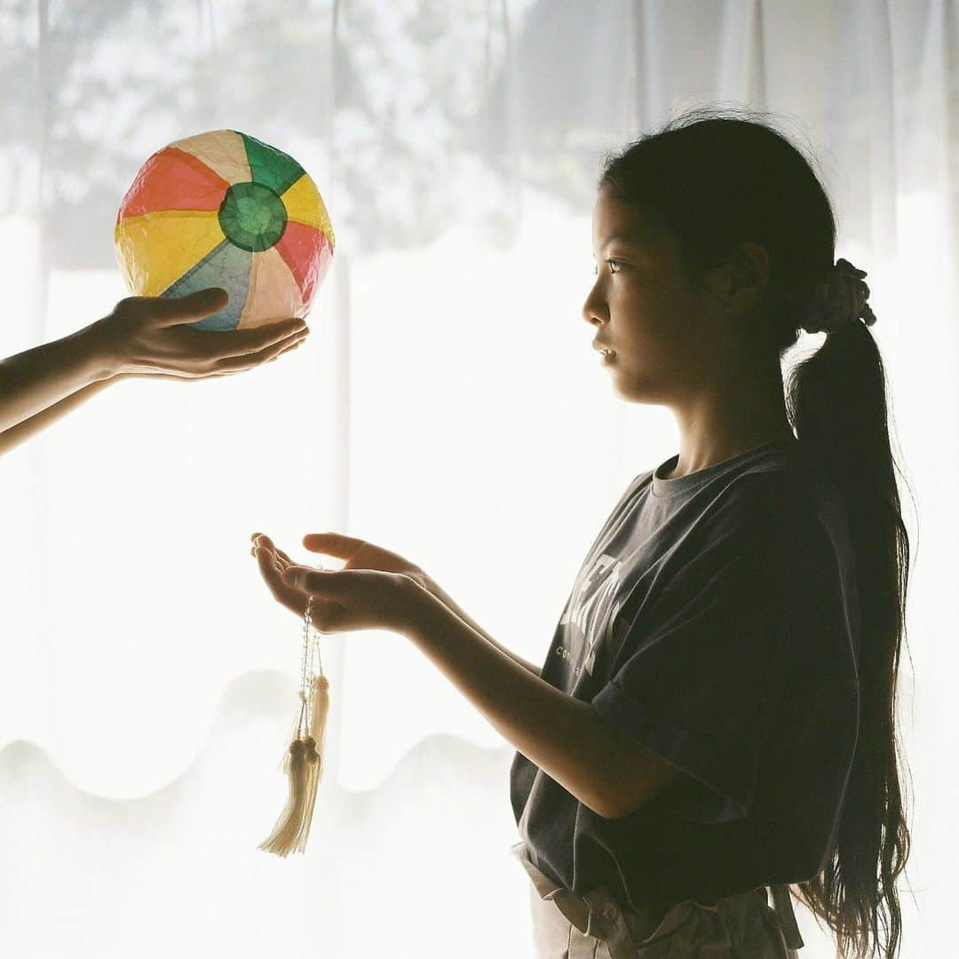 kazuyukikawaharaのインスタグラム：「Paper balloons and prayer beads ・」