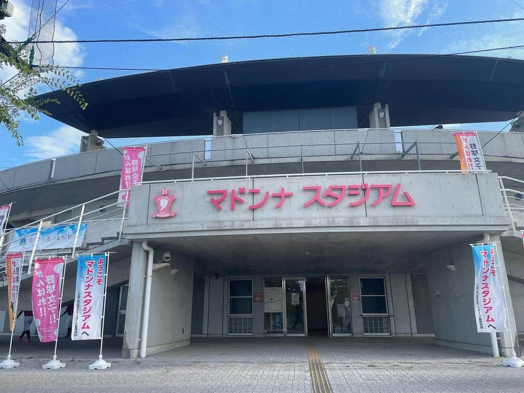 広島ホームテレビ「HOME NEXT neo」さんのインスタグラム写真 - (広島ホームテレビ「HOME NEXT neo」Instagram)「こんばんは。岡本です🥰  明日から、三次きんさいスタジアムで開幕する 女子野球ワールドカップ・グループB⚾️  先日、榮アナと 愛媛県松山市で行われた侍ジャパン女子代表の最終合宿に行ってきました！  練習前には、ハイタッチをしながら声を掛け合っており、チームから一体感を感じます❤️‍🔥  ホームテレビでは、全試合LIVE配信！  9/13(水)プエルトリコ戦　録画放送深夜1時40分〜 14(木) フランス戦　録画放送深夜1時55分〜 15(金) ベネズエラ戦　 16(土) 台湾戦　生中継午後2時〜 17(日) キューバ戦  ワールドカップ7連覇に向けて！ 一緒に応援しましょう！！！🔥 #ワールドカップ #女子野球 #侍ジャパン #マドンナスタジアム#三次きんさいスタジアム」9月12日 22時08分 - home.announcers