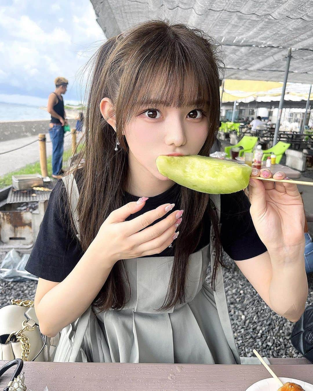 大森莉緒さんのインスタグラム写真 - (大森莉緒Instagram)「・ ・ メロンだーいすき🤤🍈🍈  妹が好きな焼きマシュマロ☁️ 汗かきながら焼いてあげたよ🤣 ・ ・ #大森莉緒 #おーりお #おりおんず #おりおの食 #魚太郎 #メロン #マシュマロ #知多半島 #BBQ #ハーフツイン #food #ınstagood #instapic #good #instaphoto #패션 #코디 #오늘의코디 #오늘의패션 #전신샷 #코디스타그램 #옷」9月12日 22時11分 - rio.ohmori