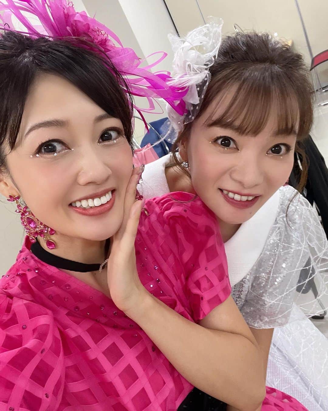 三好絵梨香のインスタグラム：「保田さんと矢口さん😚 @keiyasuda1206  @mariyaguchi_official   保田さんはプライベートでも 仲良くしてもらって🥹💕 本当に大好きで憧れの先輩🥹💕  当時、とっても後輩の私の話しを聞いてくれたり、 大変な時は大丈夫？って電話くれたり🥹 感謝してます💕 保田さんみたいな女性になれるように頑張ります🙇‍♀️💕  そして、矢口さんの変わらなすぎる可愛さと 美しさにもびっくり🥹💕  本当にハローの先輩達、、、 凄い❗️❗️❗️🫣💕 尊敬と同時に同じ空間にいる自分が 不思議で🫣💕  またご一緒できる日を楽しみにしてます🥹🫶💕」