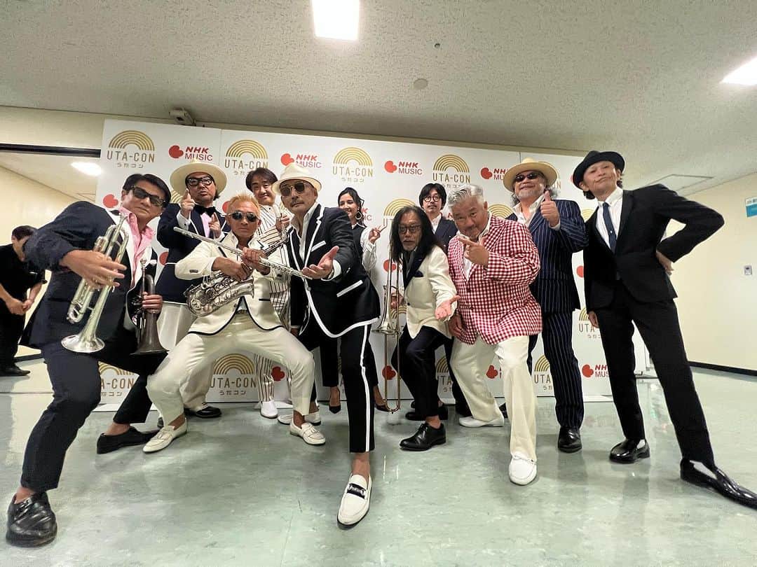 クレイジーケンバンド【公式】のインスタグラム：「NHK #うたコン ありがとうございました！  お客様ありのライブはやっぱりイイネッ！！シン・クレイジーケンバンドでのツアーが楽しみです...!  本日演奏した「タイガーアンドドラゴン」「観光」は絶賛MV公開中ですので是非！！！  by staff  #クレイジーケンバンド  #横山剣」