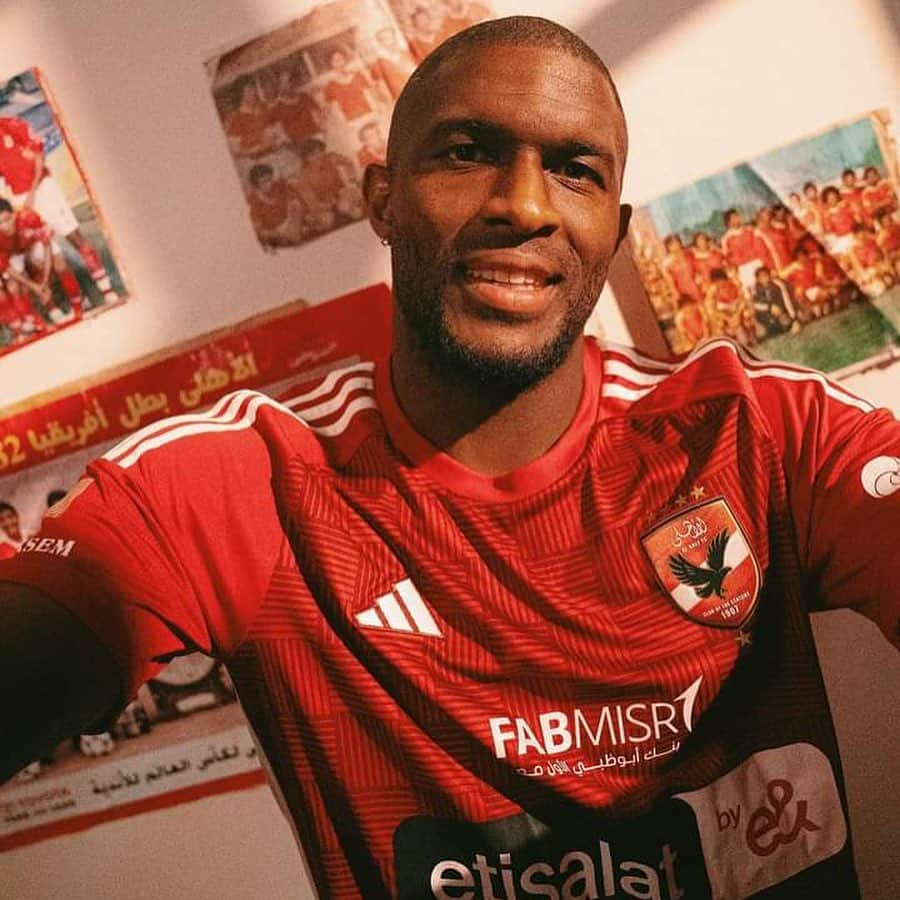 アントニー・モデストのインスタグラム：「I am blessed and grateful, excited and motivated to honor our alliance and wear with strenght and courage the club of the century’s jersey @alahly   Proud to discover with humility and respect your culture which I am sure will enrich me sportingly, humanly and spiritually. Believe in my pride to develop myself on the African continent.  My first professional contrat and goal began with the symbol of the eagle of @ogcnice 🦅. The experience that I have stored in 16 years takes me to Egyptian land, in the club of the century the greatest @alahly with the symbol of the eagle 🦅 Our story begins together and now.  Thank you to all fans from Al Ahly for  the warm welcome you give me, i can’t wait to play for you! I will do everything I can to give it back to you.  To my new coach who knew how to convince me and believe in me, the staff and the people from every part of the club.  I look forward to meeting, learning and bonding with my teammates.  And finally To my dear agent @toutiz for supporting me again and again, for having found the project adapted to my motivations.  Anthony Modeste 🤓🦅」