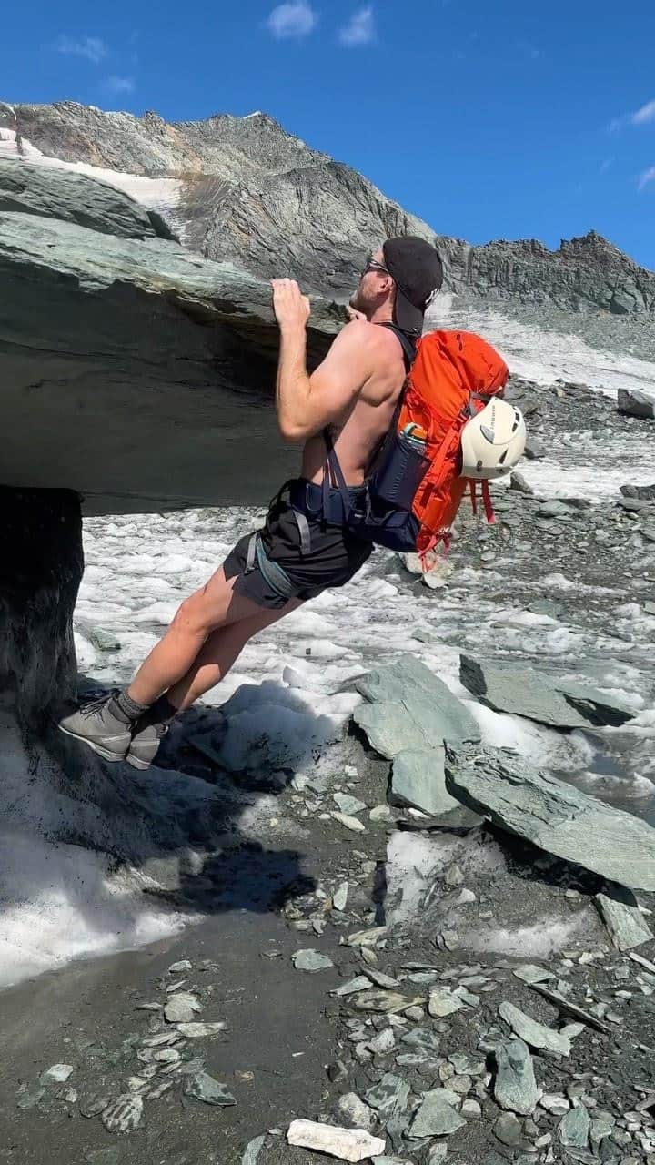 のインスタグラム：「Anywhere🔥 everywhere!!! There’s always a place where you can get your workout in🤩🤩🤩  In These amazing environment even better:))  This adventure was so special! Will show more the following days🙏🙏  📸 @maximiliangierl」