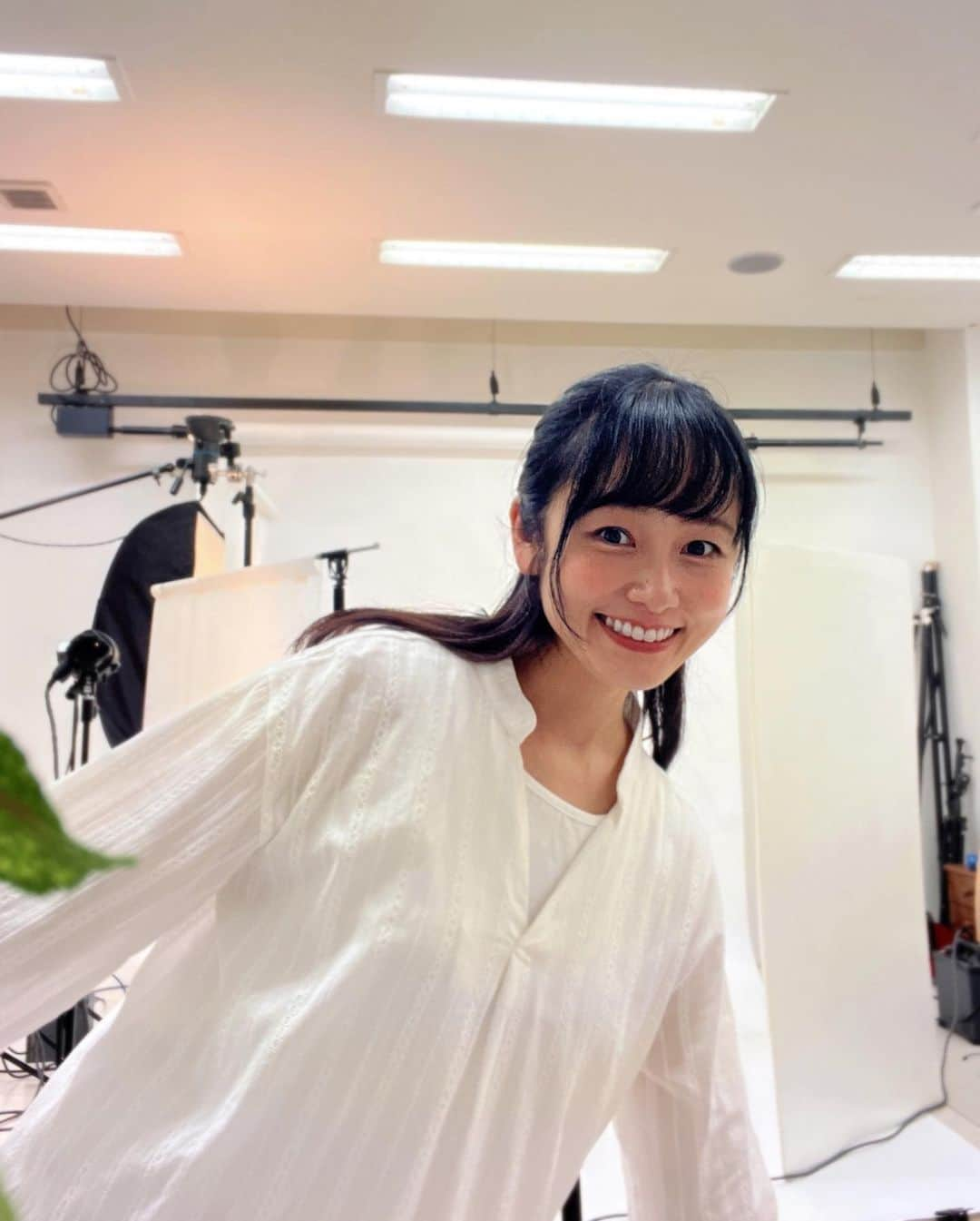 野村日香理さんのインスタグラム写真 - (野村日香理Instagram)「撮影終了ー📷 2本目のスタジオに向かい中です👟 東京も秋めいてきたね♡🍁 秋といえば昨日栗を買ったのですが... 栗おこわ 渋皮煮 モンブラン用に栗ペーストにする etc 迷い中です🌰 栗は茹でてから1時間程度お湯に浸すと皮が柔らかくなってむきやすくなるよ〜✨  #午後も頑張ろう」9月12日 13時21分 - nomura.hikari