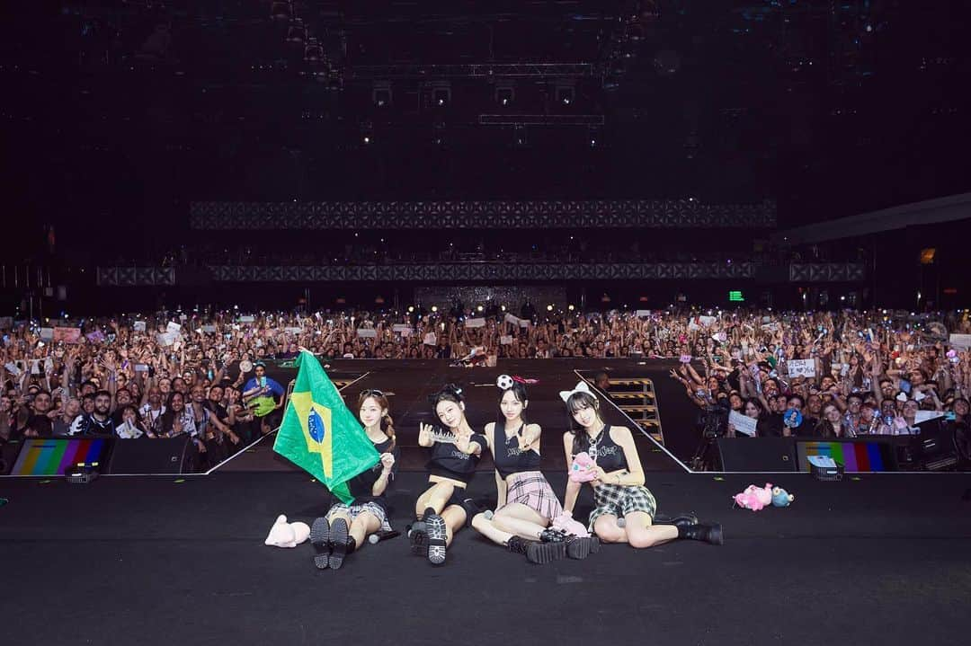 aespaさんのインスタグラム写真 - (aespaInstagram)「aespa LIVE TOUR 2023 ‘SYNK : HYPER LINE’ in SAO PAULO  Obrigada BRAZIL 🔥 You’re the best 💛💚💙  #aespa #에스파 #SYNK_HYPERLINE #aespa_SYNK_HYPERLINEinSAOPAULO #aespaLIVETOUR2023_SYNK_HYPERLINE_inSAOPAULO @livenationbr @livenationlatam」9月12日 13時39分 - aespa_official