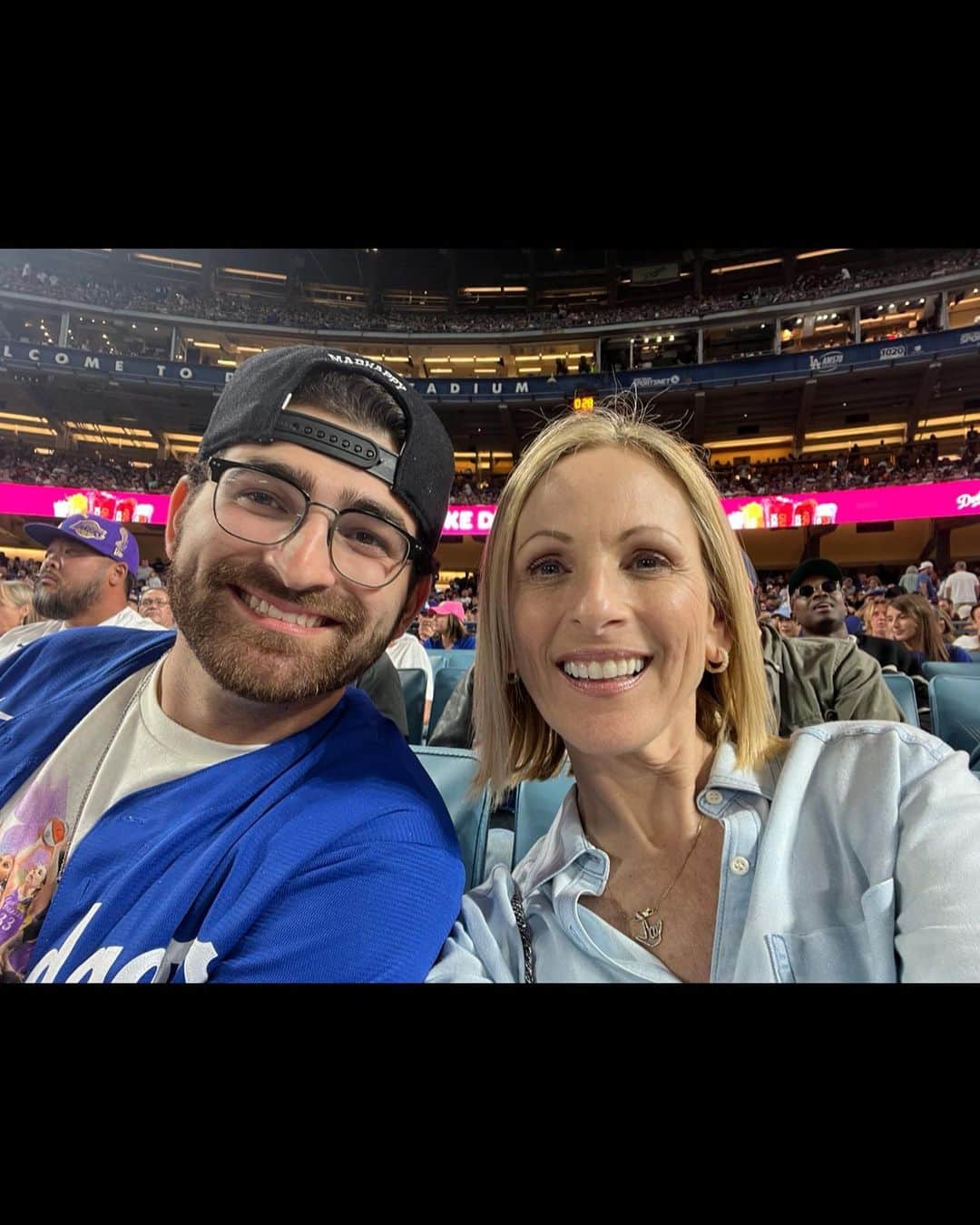 マーリー・マトリンのインスタグラム：「Today (9-12) is my son, Brandon’s 23rd birthday! B, I truly am the luckiest mother in the world to have a son and that is YOU. You have brought me ( and of course Dad ) nothing but happiness, pride and respect for you. I LOVE that we both share our love for sports especially Chicago teams and somewhat California teams too! Your humor is infectious. Your kindness for people makes me feel very good. You’ve taught me to be a mother in so many ways and yes, so do your siblings too. Thank you for being YOU. Happy birthday son and I love you so so so much! 🎂💜🤟🏼🎂💜🤟🏼 @brandongrandalskii」