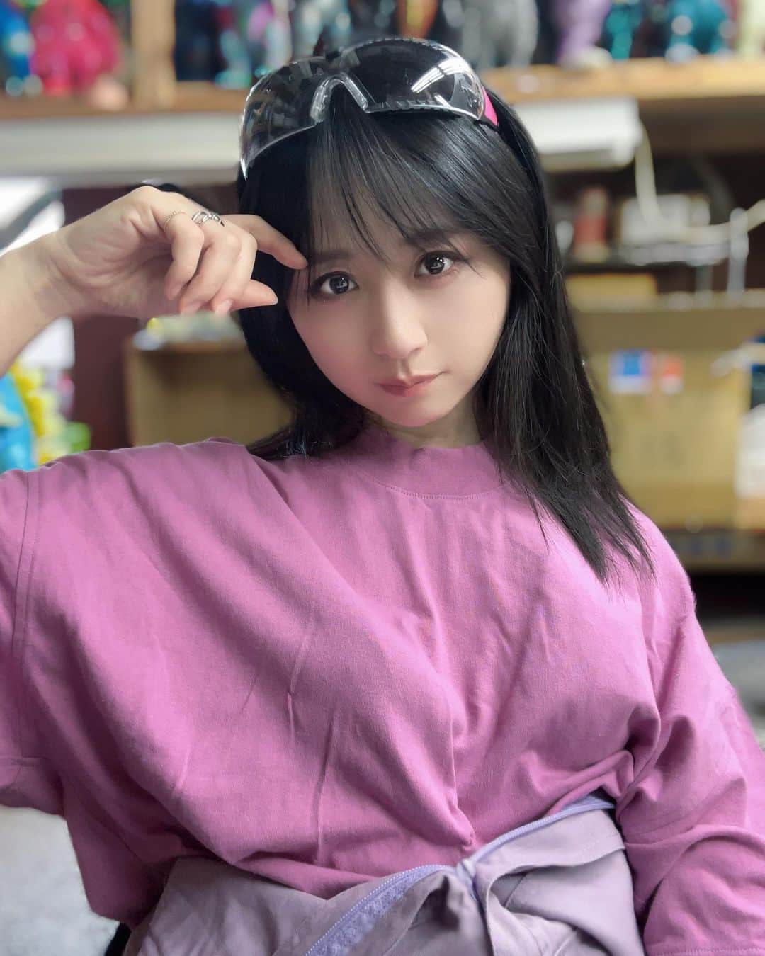 久保亜沙香のインスタグラム：「Asaka Kubo, live streaming of the Sofvi painting work.  📍iOS  http://apple.co/3yz9isg 📍Android  http://bit.ly/3ucxaOV」