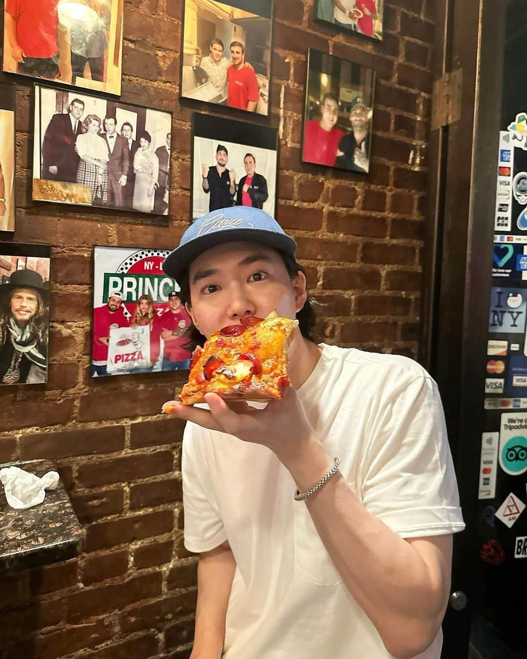 スホのインスタグラム：「It's the best pizza I've ever had🍕🍕🍕」