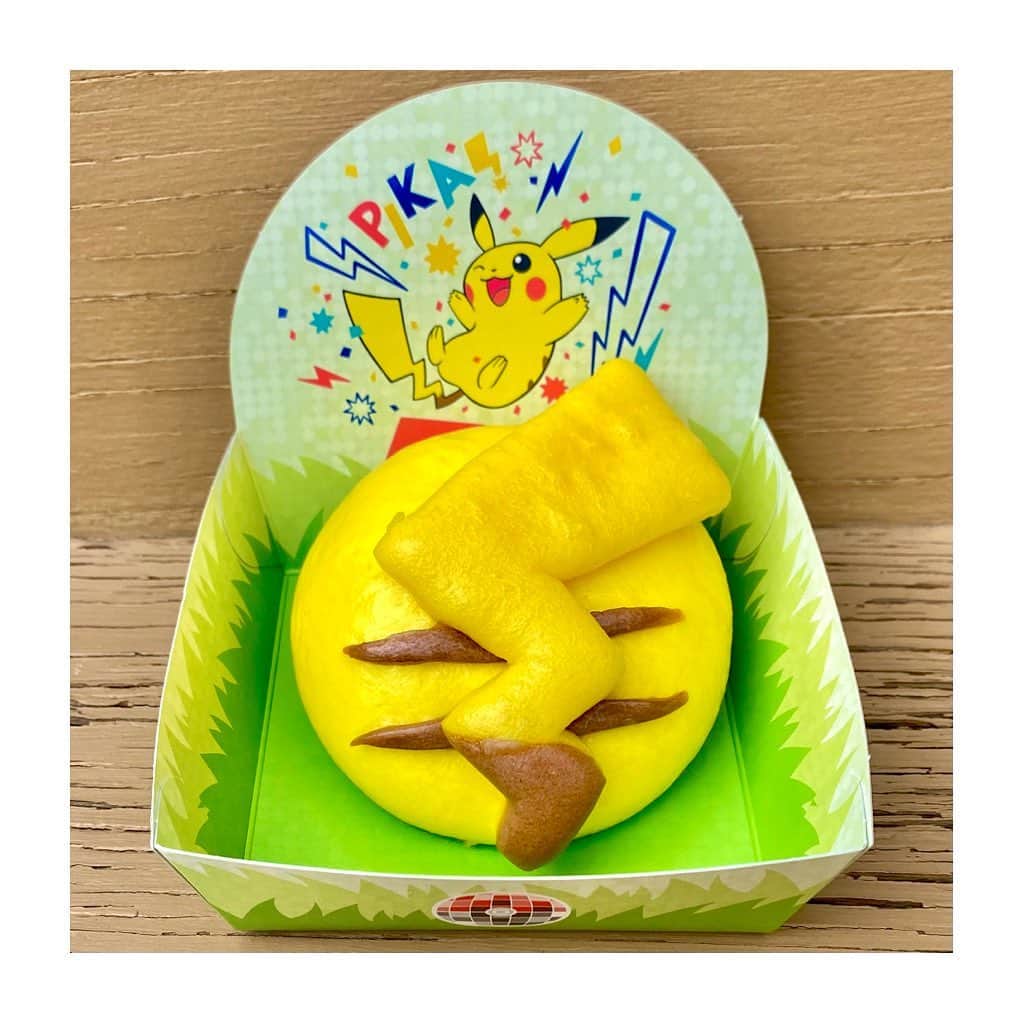 のインスタグラム：「夏のUSJ🎢with🗼  2年前の鬼滅コラボに🎀🐶🗼と行ったぶりのユニバ！ 無惨様推しからジン推しになったらしく(?)、コナンの謎解き要員として連れてってもろた😄✌️ 解けなさすぎてずっと1人でキレてました😆✌️  呪術廻戦の4Dアトラクションめちゃくちゃ良かった！ 原作全巻読んでます📚アニメも見てます📚推しは真依さん😹💦  #ユニバーサルスタジオジャパン  #ユニバ #usj  #ピカチュウまん ⚡️ #フシギダネソフローズン 🍃 #ゼニガメチュリトス 🌊 #玉犬まん 🦮🐕‍🦺 #pokemon #ポケモン #呪術廻戦」