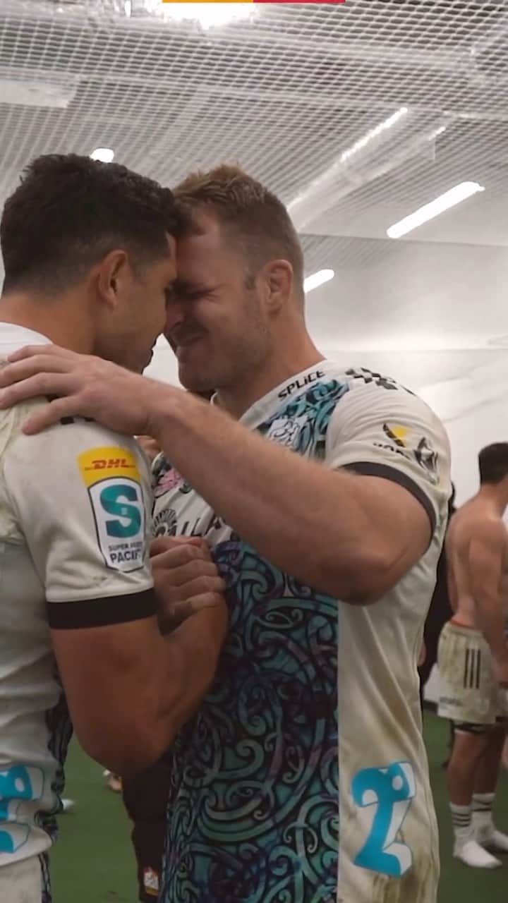 Super Rugbyのインスタグラム：「This week is Te Wiki O Te Reo Māori / Māori Language Week so we are giving you behind the scenes access to our Chiefs Haka 🎥  Only performed twice by the men in 2023 for Damo and ALBs 100th games, He Piko He Taniwha is a declaration of who we are, who we represent, and they people we play for ❤️💛🖤」