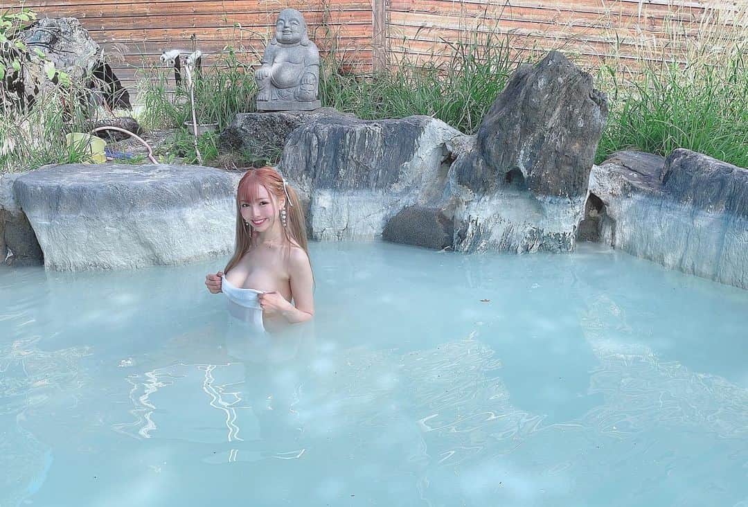 のインスタグラム：「素敵な温泉꒰⑅ˊ͈ ˙̫ ˋ͈⑅꒱  #万座温泉 #温泉 #onsen #温泉女子 #露天風呂 #群馬 #gunma #露天 #観光 #温泉好きな人と繋がりたい  #草津 #露天風呂付き客室  #instagood #japan #japantravel  #japantrip #travelphotography」