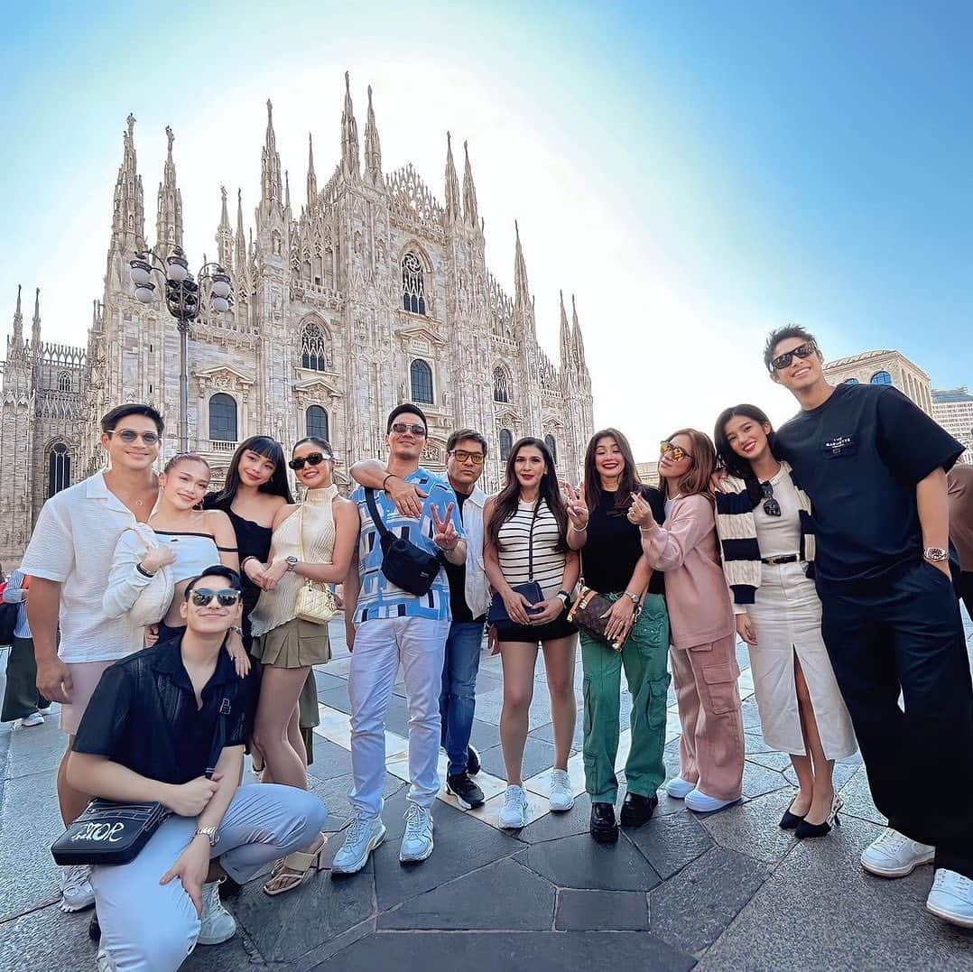 Kim Chiuのインスタグラム：「𝑮𝑹𝑨𝒁𝑰𝑬 𝑴𝑰𝑳𝑳𝑬 𝑴𝒊𝒍𝒂𝒏!🇮🇹❤️ 𝑮𝒓𝒂𝒛𝒊𝒆 𝒎𝒊𝒍𝒍𝒆 @asapofficial family!❤️🤍💚」