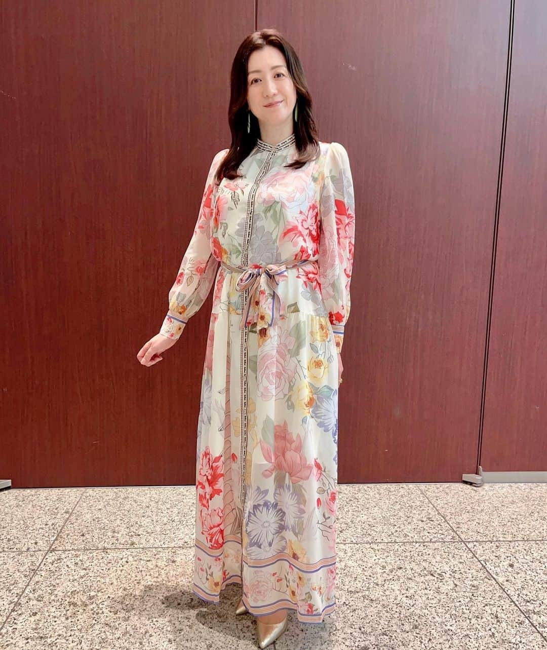 野々村友紀子のインスタグラム：「本日19:00〜フジテレビ【潜在能力テスト】 最終回2時間スペシャルです！  ▼年上のママ友から「若くていいわね」と言われたら... ▼突然声をかけられたけど、誰か思い出せない... ▼ママ友が、他のママ友の悪口を...  こんなときどうするのがいいのか？！ 【日常危機回避力テスト】で一緒に学びましょう✏️  衣装はこちら↓ ワンピース @mbeaute_official  ピアス @abiste_official」