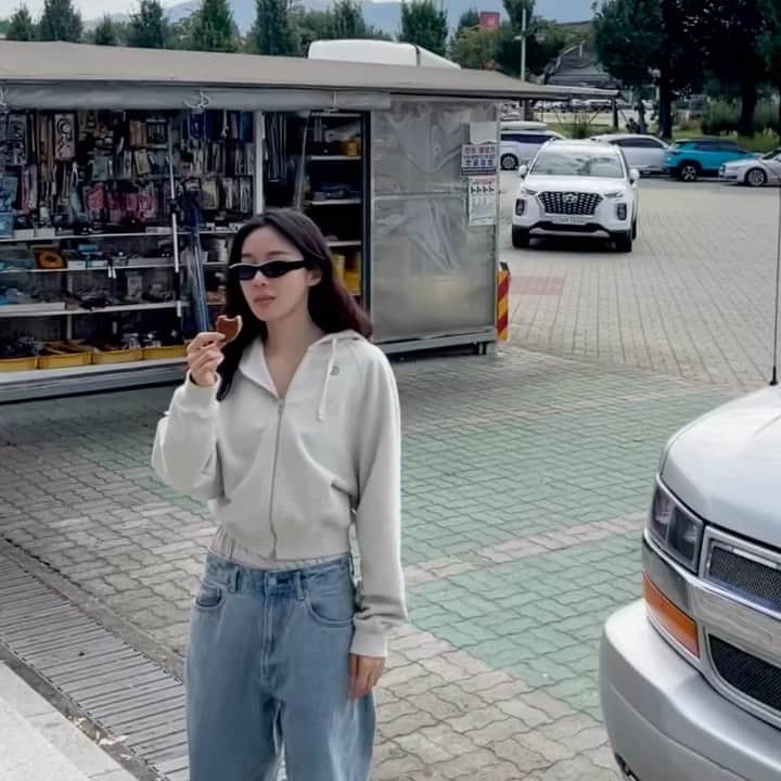 イ・チョンアのインスタグラム：「찰 보리빵 🌾 좋아요」