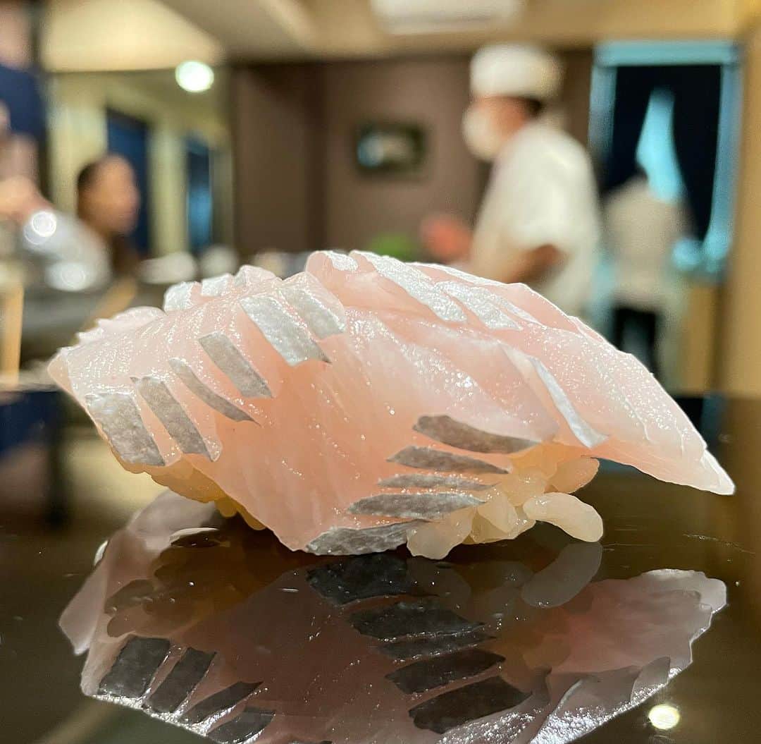 のインスタグラム：「For reservation: 099.606.0013 Or Line ID 027126639  #sushikanda #sushi #japanesecuisine #sashimi #foodporn #aroi #aroiibkk #ginraidee #paigingun #wongnai #edtguide #bkkmenu #starvingtime #寿司神田 #寿司スタグラム #鮨 #寿司 #すし #バンコク寿司 #銀座グルメ #赤酢 #横井醸造」