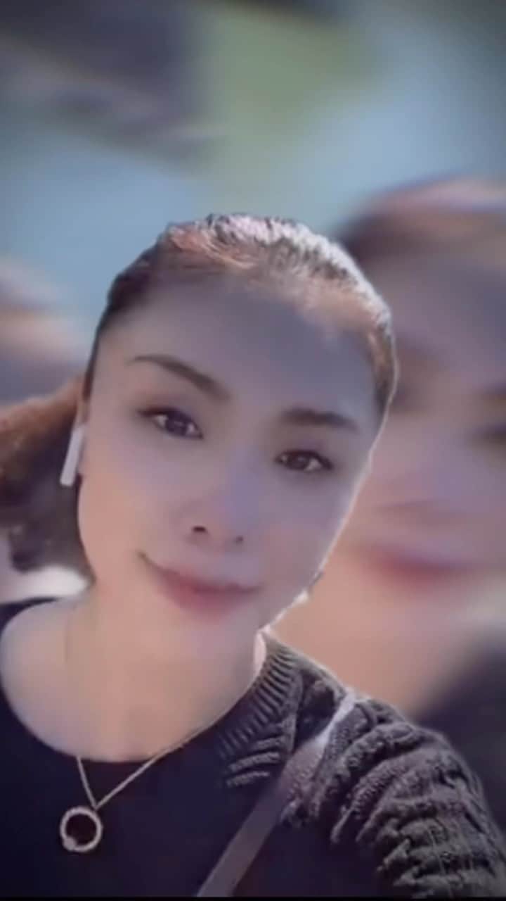森理世のインスタグラム：「Slowed down 😌」