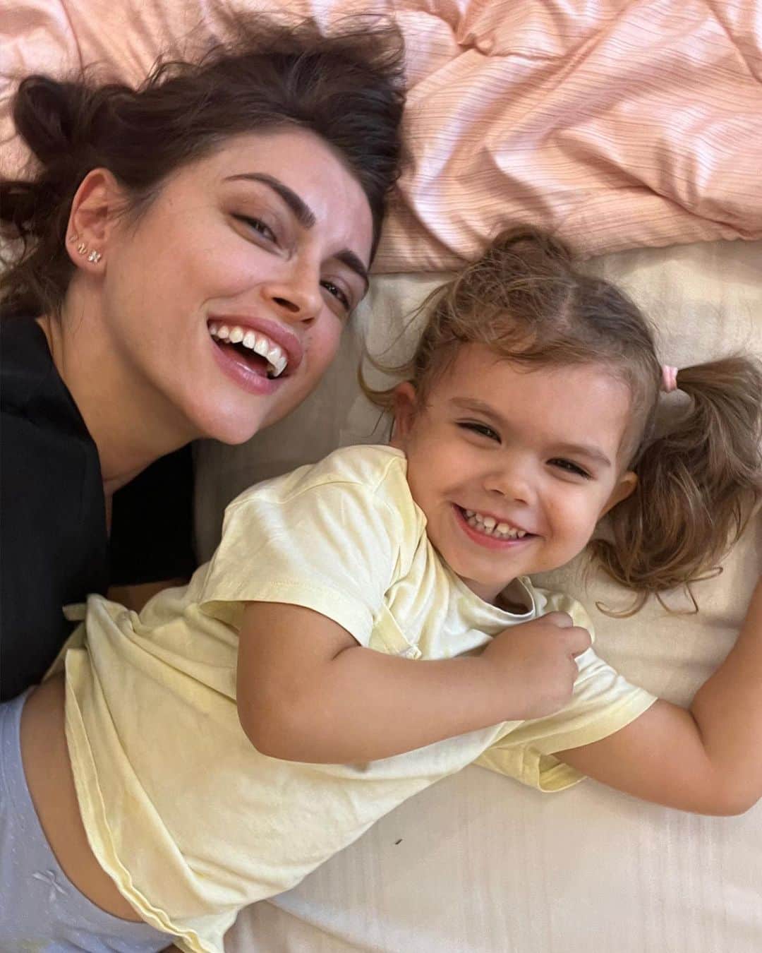 エディン・ジェコのインスタグラム：「Moja četvrta beba po redu danas slavi rodjendan, moja dušaaaa, moj četvrti carski rez 🥰 Rodila se na isti dan kao i njen dedo Salko, moj tata 😍🤗  #Dalia #3 #happybirthday #dunda」
