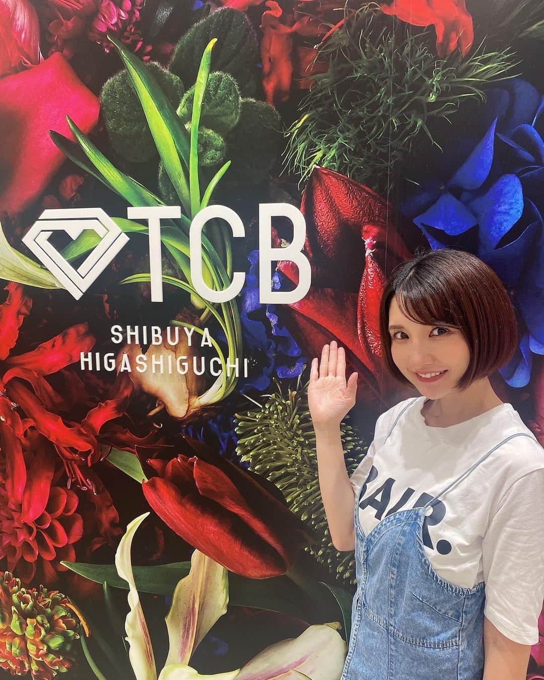 尾崎ナナのインスタグラム：「ほうれい線やたるみが気になり #tcb式小顔美肌再生 を受けてきました😊 院内はとっても綺麗で、看護師さんもとても親切でした🥰 施術してくださった東京中央美容外科東口院（ @tcb.shibuyahigashi ）の倉島先生（ @tcb_kurashima_futae ）は物腰柔らかく丁寧に説明をしてくれて、安心して施術を受ける事ができました✨ 経過が楽しみだ☺️💕 #東京中央美容外科 #東京 #渋谷 #糸リフト #小顔整形」