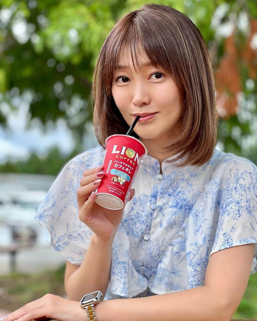 織田千穂のインスタグラム：「これ、めちゃくちゃ美味しい☕𓈒𓏸︎︎︎︎ 9月5日から期間限定で発売されている 「LION COFFEE バニラマカダミア カフェオレ」 早速コンビニで購入して飲んでみました♡ * みんな情報早くて 私が買いに行ったコンビニはラス1だった💦 * ハワイ人気No. 1ライオンコーヒーが ドトールコーヒーとのコラボ！ * ナッツの香りがしっかり香っていて すごく甘味があってミルキーで美味しい♡ 後味もサッパリしていて飲みやすかったです✨ 私の大好きなバニラなので 期間限定と言わず常備して欲しい…w * #PR #ライオンコーヒー」