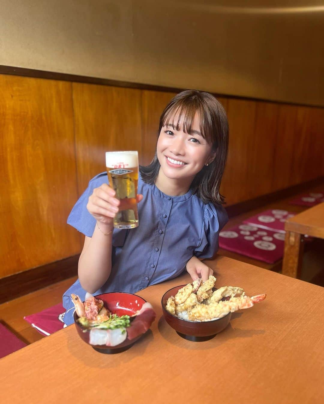 川村茉由のインスタグラム：「今夜22時57分〜 CBC【うまい！の極み】🍺  今日は知多郡阿久比町にある 『すし屋も料理屋もびっくり』さん🍣  このユニークなネーミングの通り、 見た目もびっくりのボリューミーな 特上海鮮丼と天丼✖︎ビール🍻が 至福すぎた🤤❤️ 味も美味しすぎてびっくり🥺  お店のスタッフさんたちも 素敵な人ばかりで☺️ また行きたいなあ😍  みんなで今夜もカンパーイ🍻  #うまいの極み #cbc #アサヒビール #スーパードライ #ビール #アサヒスーパードライ #すし屋も料理屋もびっくり #阿久比町 #ビール女子」