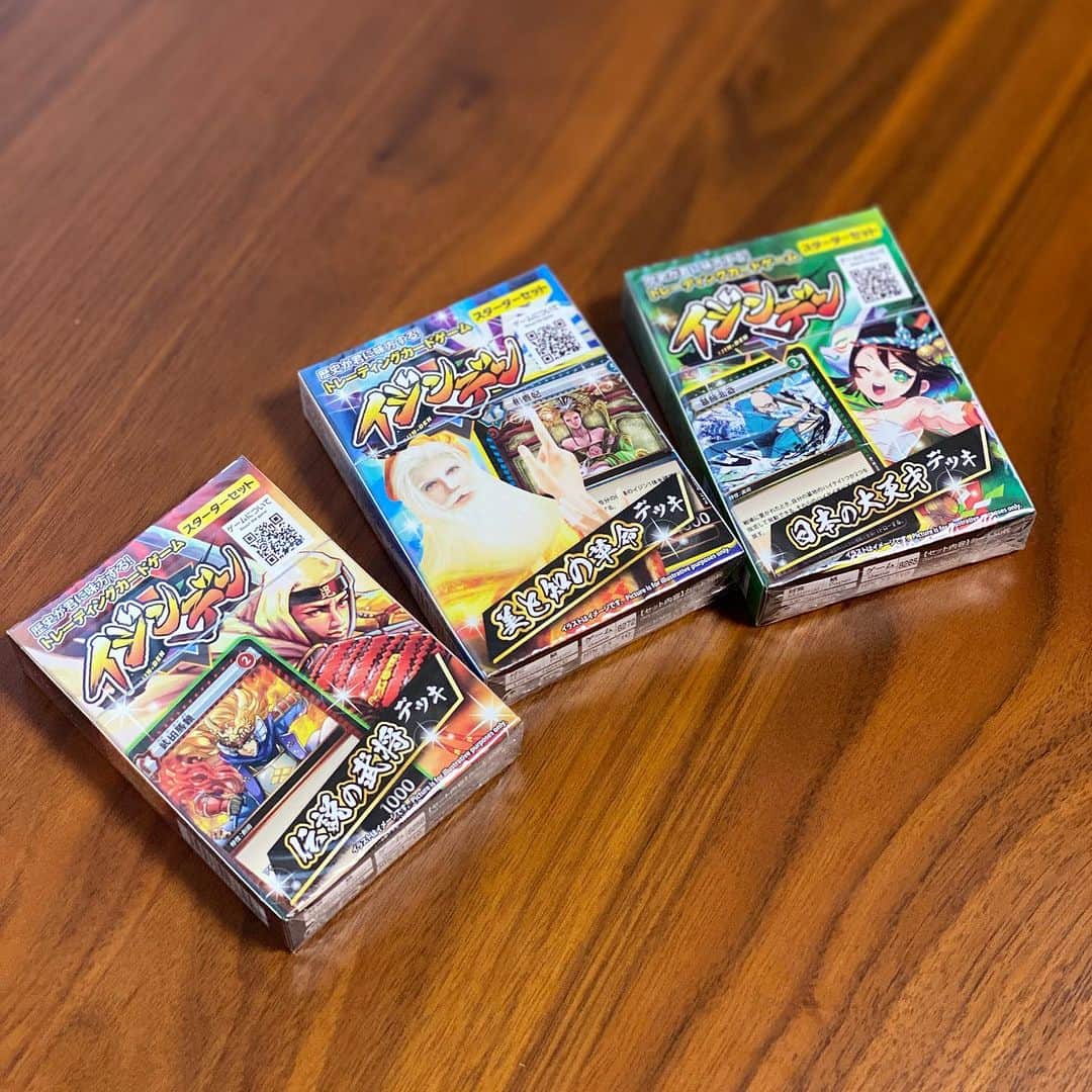 長谷川ヨシテルのインスタグラム：「ダイソー行ったら、謎のカードゲームあって買っちゃった！笑 その名も『イジンデン』！ よしプレイしていこう！🏯  #イジンデン」