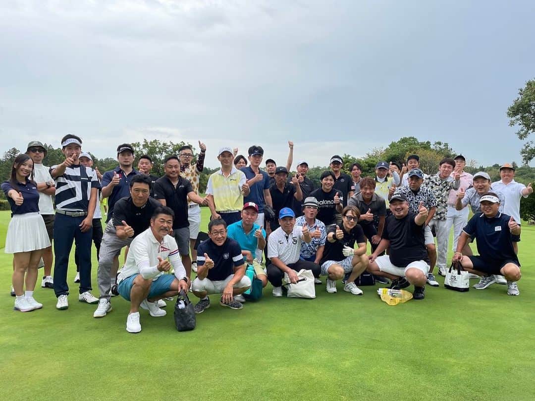 黒田アーサーのインスタグラム：「9月6日に及川社長主催のゴルフコンペ⛳️｢第10回OIカップ｣が開催れました‼️  前回の第９回は僕が優勝🏆させて頂いたとても相性の良い大会です😊  今回は第10回の記念大会なので、実は第10位が1番豪華な賞品！  そしてなんと僕がその10位でした🎉✨やっぱり相性が良いですねー😊🙌  豪華賞品はこちらです！ https://goat-glamping.com/ ｢郷音 グランピング｣  及川社長、 賞品をご協賛頂いた卯月様、 本当にありがとうございました🙇‍♀️✨ 友人夫婦と４人で楽しませて頂きます！ #第10回OIカップ⛳️ #前回優勝しました🏆 #第10回記念大会 #10位が1番豪華な賞品 #10位でした🎉😊🙌 #及川社長  #ありがとうございます  #郷音goat #サウナ付プライベート施設 #グランピングリゾート  #山梨県 #ピンゴルフジャパン  #ピンアパレルジャパン」