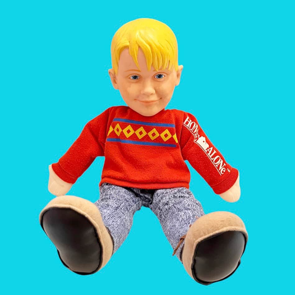 おもちゃやSPIRALのインスタグラム：「90's HOME ALONe Kevin talking doll入荷しました！  顔に少し汚れがありますので、細かいところ是非お問い合わせください🤍」