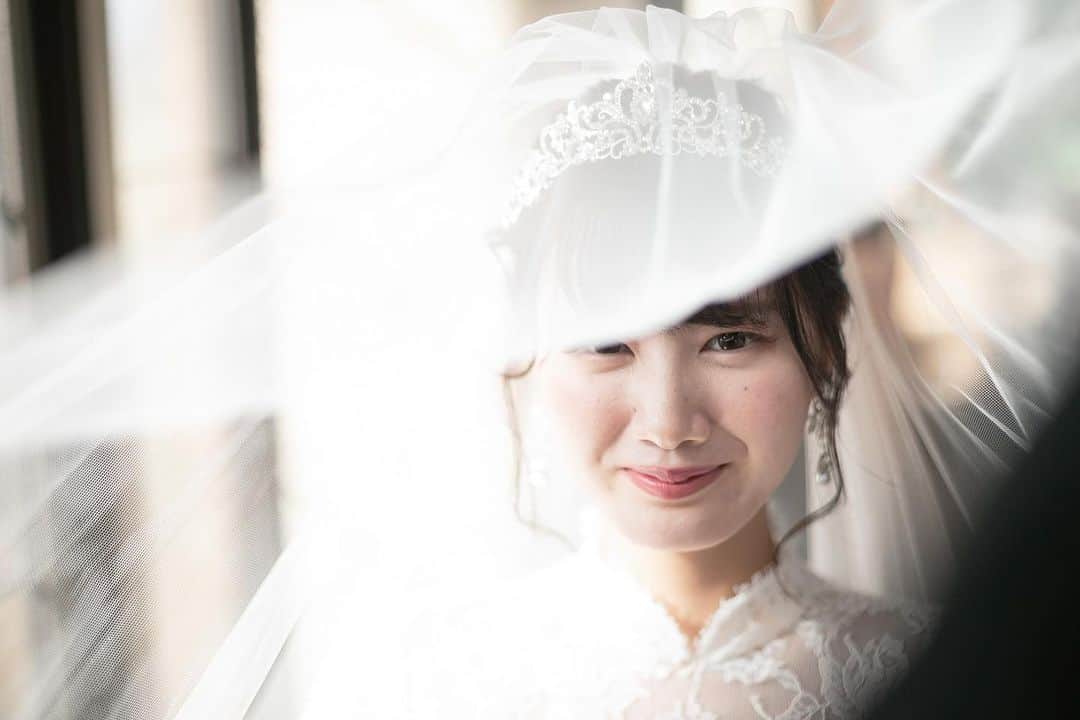 KIYOMIZU京都東山 公式さんのインスタグラム写真 - (KIYOMIZU京都東山 公式Instagram)「. クラシカルで上品さを演出する ハイネックのウェディングドレス  胸元のレースが花嫁姿をより美しく  Wedding Dress：シャルロッテ  ----------------------  @kiyomizu_kyoto_higashiyama をフォローし 【#kiyomizu京都東山】で検索してくださいね❖  #スタイルズ花嫁 #KIYOMIZU京都東山 #KIYOMIZU花嫁 #ブライダルハウスtutu #シェアーズヘアメイク #京都花嫁 #京都結婚式 #京都婚 #京都結婚式場 #卒花嫁 #プレ花嫁 #結婚式レポ #前撮り #前撮りレポ #ウェディングフォト #フォトウェディング #ウェディングドレス #花嫁コーデ #チャペル #チャペルフォト #ロングスリーブドレス #クラシカルウェディング #ティアラ」9月12日 16時25分 - kiyomizu_kyoto_higashiyama
