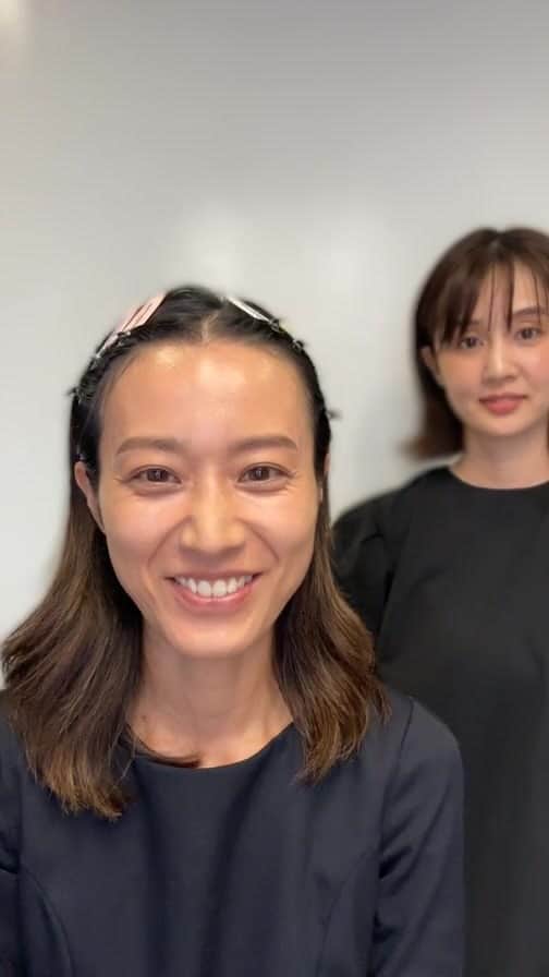 牧野紗弥のインスタグラム：「お受験ヘアメイクお伝えしました😊 ご紹介したアイテム 〈肌作り〉 ☑️スック ザ パウダー ☑️ライスフォース BBクリーム 〈眉毛〉 ☑️エスプリークWアイブロウスタイラーGY 002 〈シャドウ&アイライナー〉 ☑️コスメデコルテ アイグロウジェム スキンシャドウ ☑️キャンメイク クリーミータッチライナー 02 ☑️クレドポー トリートメントアイシャドウ 02 ☑️three ディメンショナルビジョンアイパレット 13左下 ☑️ルナソル スキンモデリングアイズ01左下 ☑️UZU アイオープニングライナー グレー 〈チーク〉 ☑️ローラメルシエ ブラッシュカラーインフュージョン 02,14 〈リップ〉 ☑️ディオール アディクト リップ マキシマイザー 001 ☑️シャネル ルージュココブルーム 110 〈マスカラ〉 ☑️UZU モテラッシュ クリアブラック/マスカラ下地 着用ワンピースは @ivy_i_am_navy です😊」