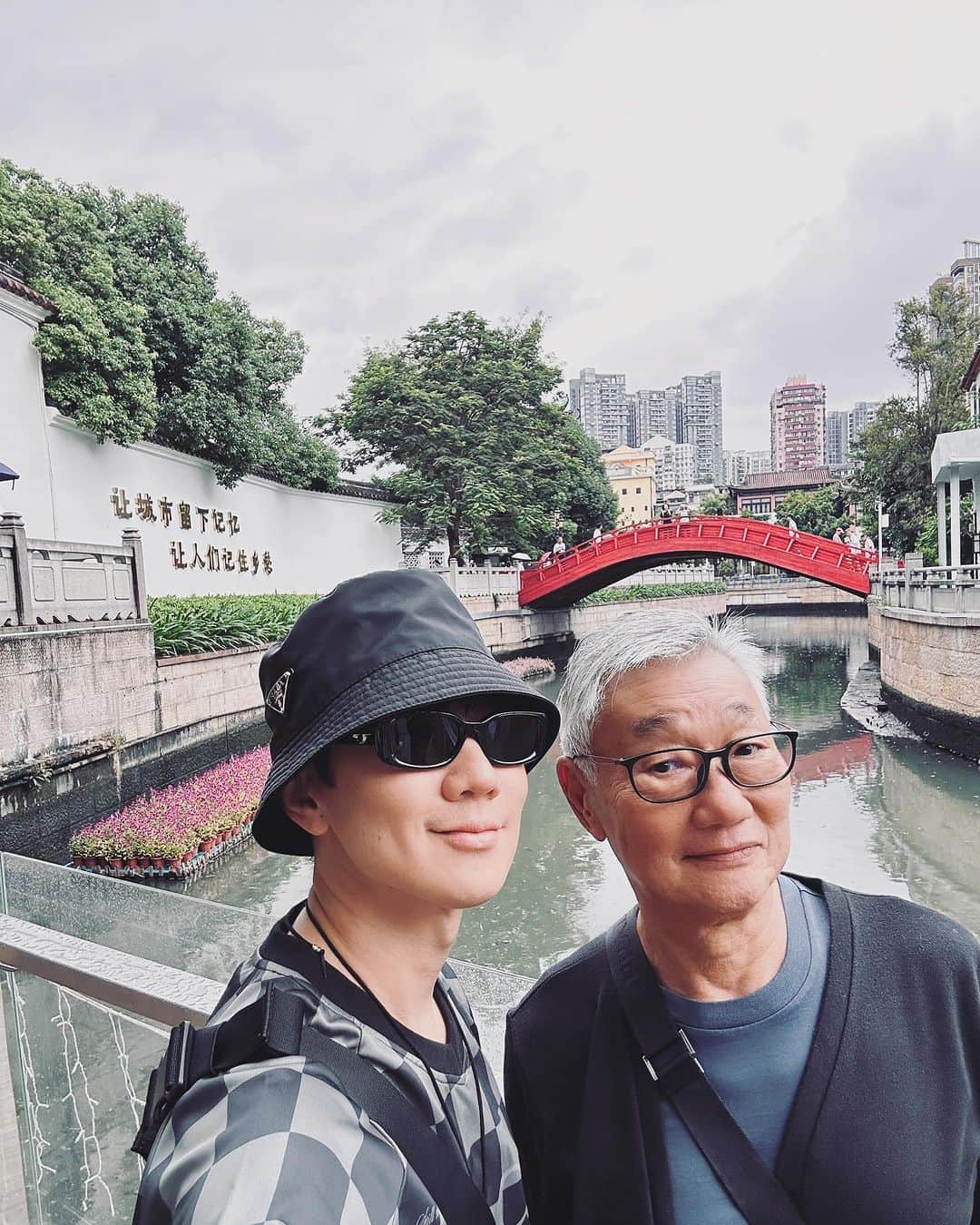 林俊傑さんのインスタグラム写真 - (林俊傑Instagram)「Guangzhou, Bruce Lee’s hometown  廣州，李小龍的故鄉  #roadtoJJ20 #belikewater」9月12日 16時30分 - jjlin