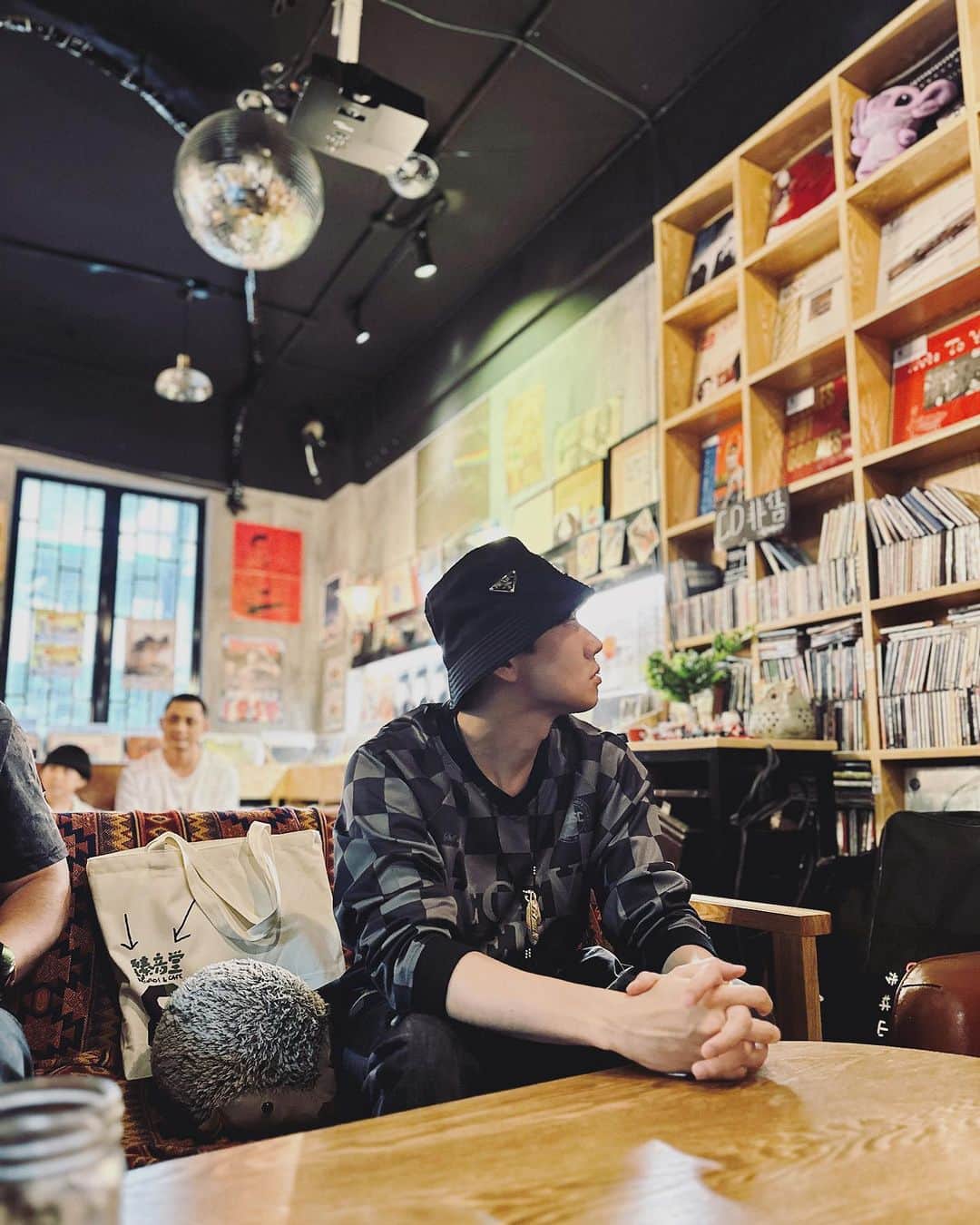 林俊傑さんのインスタグラム写真 - (林俊傑Instagram)「Guangzhou, Bruce Lee’s hometown  廣州，李小龍的故鄉  #roadtoJJ20 #belikewater」9月12日 16時30分 - jjlin
