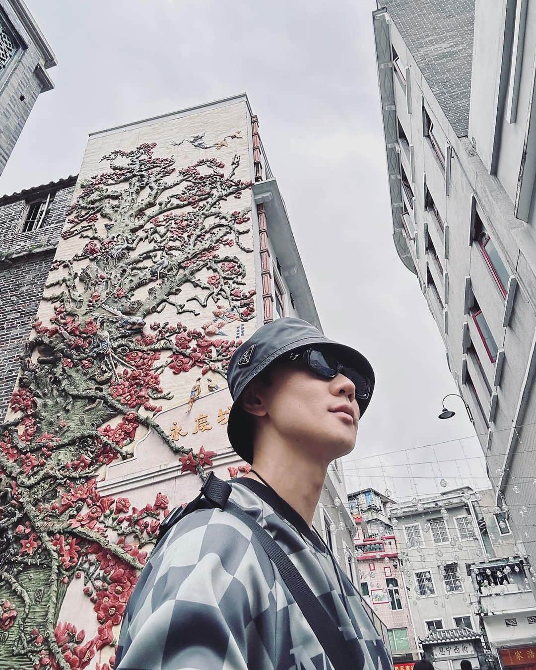 林俊傑のインスタグラム：「Guangzhou, Bruce Lee’s hometown  廣州，李小龍的故鄉  #roadtoJJ20 #belikewater」
