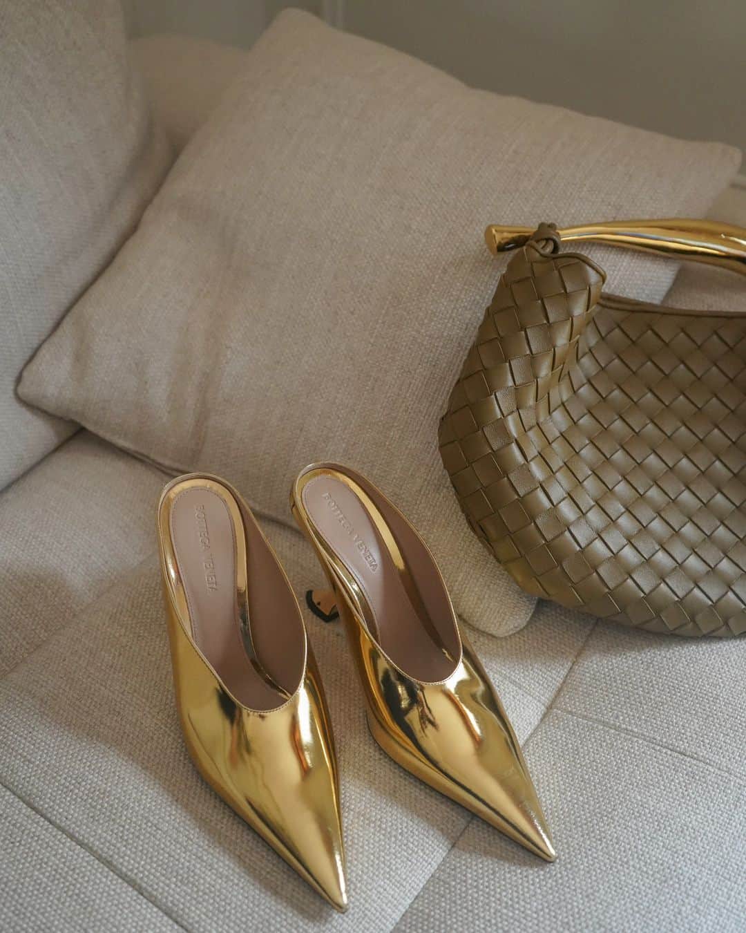 のインスタグラム：「Winning combo @newbottega 💫」