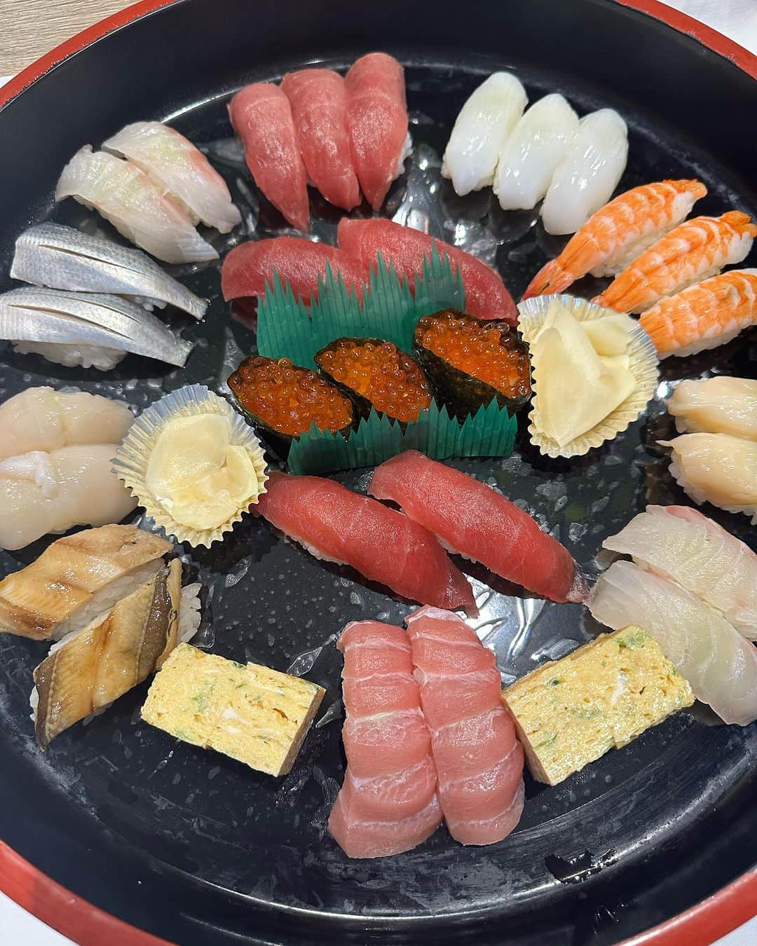 丸山桂里奈さんのインスタグラム写真 - (丸山桂里奈Instagram)「お寿司は自分で漬けちゃいます。  #生魚食べれない #自分流に漬けたらいける #光り物はだめです #なんだろう #家族はみんな魚食べれるのに #私は肉派 #ただ回転寿司は好き #いい意味で #インスタバエ」9月12日 16時43分 - karinamaruyama