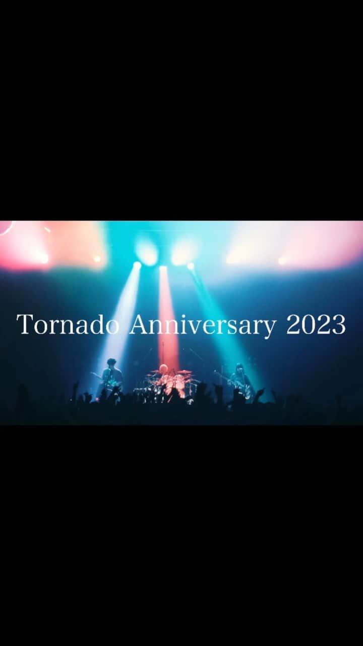 北嶋徹のインスタグラム：「⠀ Love musicでTalecastic fake showを演奏させて頂きました。最後の最後にこの曲を地上波で演奏出来て光栄でした。テレビで演奏する日が来るなんて、作った時は思ってなかったかな。いつも最高の演出と照明でした、ありがとうございました。 @lovemusic_fujitv  記念にTelecastic fake showでティーザー作りました。 お手製です🥰  凛として時雨 Tornado Anniversary 2023 〜15m12cm〜 date: 2023/12/8(金) venue: 東京ガーデンシアター  @pinakano0718  @345.uu」