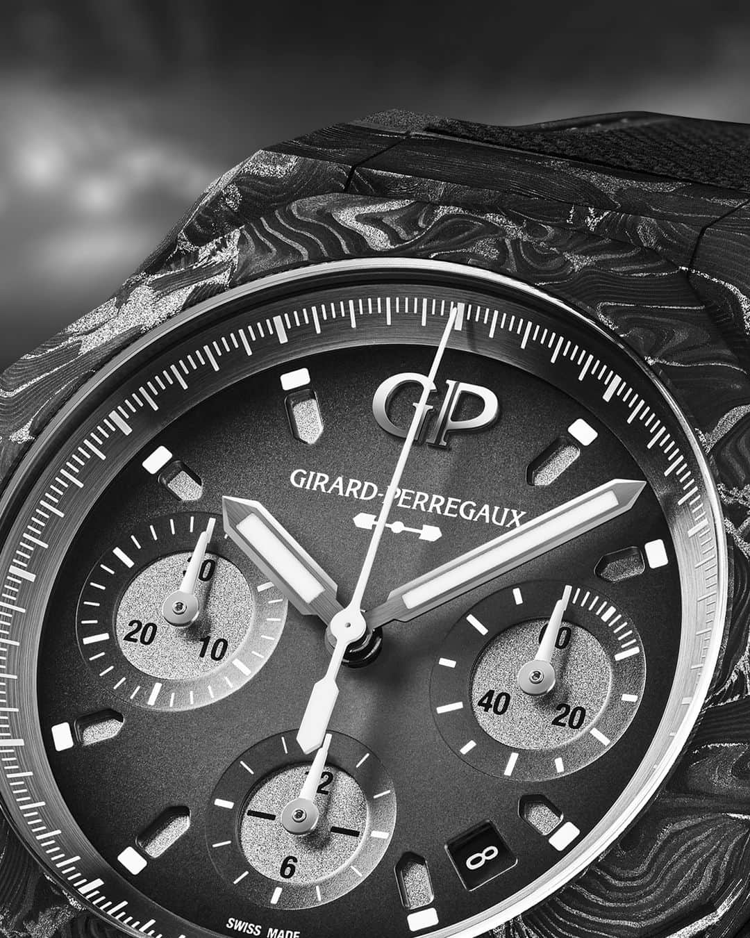 のインスタグラム：「Crafted with an innovative fusion of unidirectional carbon fibers and lightweight titanium powder, the  #LaureatoAbsolute 8Tech's case boasts intricate layers, just 0.05mm thick, forming unique octagonal patterns. Under heat and pressure, these shapes transform into a shimmering masterpiece, exemplifying a pioneering technique in watchmaking.」