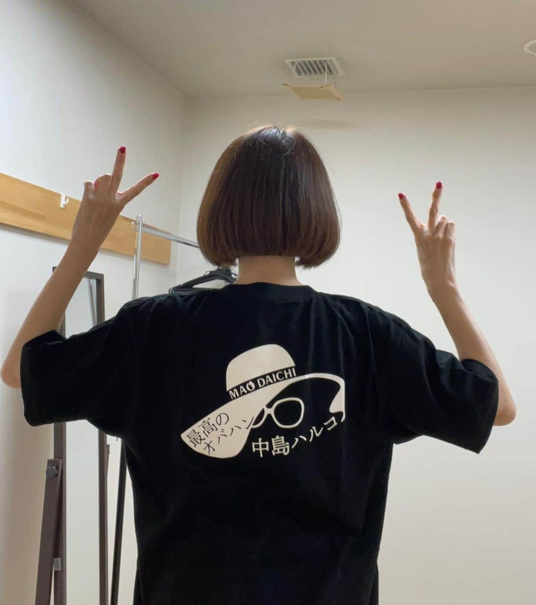 樹里咲穂のインスタグラム：「名古屋公演明日初日✨ 真央さんから頂いた中島ハルコTシャツでリハーサルがんばりまーす💕 後ろから見るとワカメヘアが際立ってる😆💦 #最高のオバハン中島ハルコ #御園座」