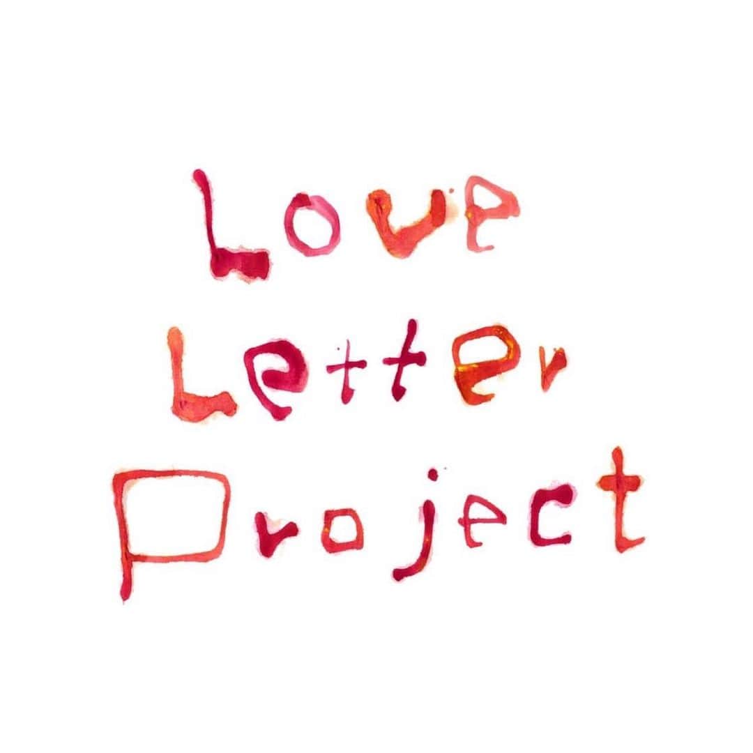 紫舟さんのインスタグラム写真 - (紫舟Instagram)「日月  漢字には力があると、幼少のころ教わりました。 日と月は、どんな人にもモノにもあまねく、 無明の闇を破り、その足元や今や未来を、 照らし、光と輝きを与え給うと。  . .  ＊書のワークショップ＊ 『Love Letter Project'23』参加者募集中！10月7日（土）＠恵比寿ガーデンプレイス 　https://www.standard-works.com/LLP/LLP23p.html」9月12日 17時04分 - sisyu8