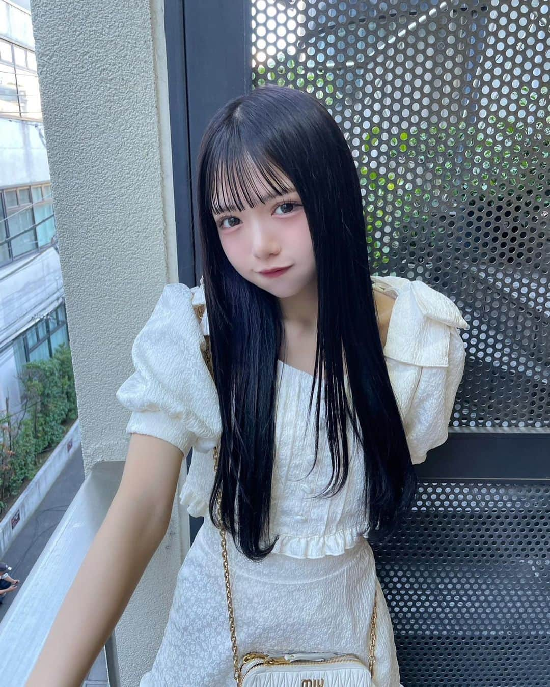 山戸優さんのインスタグラム写真 - (山戸優Instagram)「津代美月ちゃん(@__tsushiromizuki) Hair☪️  ベースはイルミナカラーのブルーベリーカラーにイアリングカラーはアクセントカラーを使ったライトパープルカラーだよー🫐  今回もかわいい色になったでしょ？😗  前髪カットとシルクトリートメントもしたよ✂︎  いつもありがとーう！  10/15に美月ちゃんの生誕が横浜1000CLUBであるからみんな絶対行くしか🎉  #津代美月 #JamsCollection#ジャムズ #YMTworks#YMTcolor」9月12日 22時33分 - yamatoyu