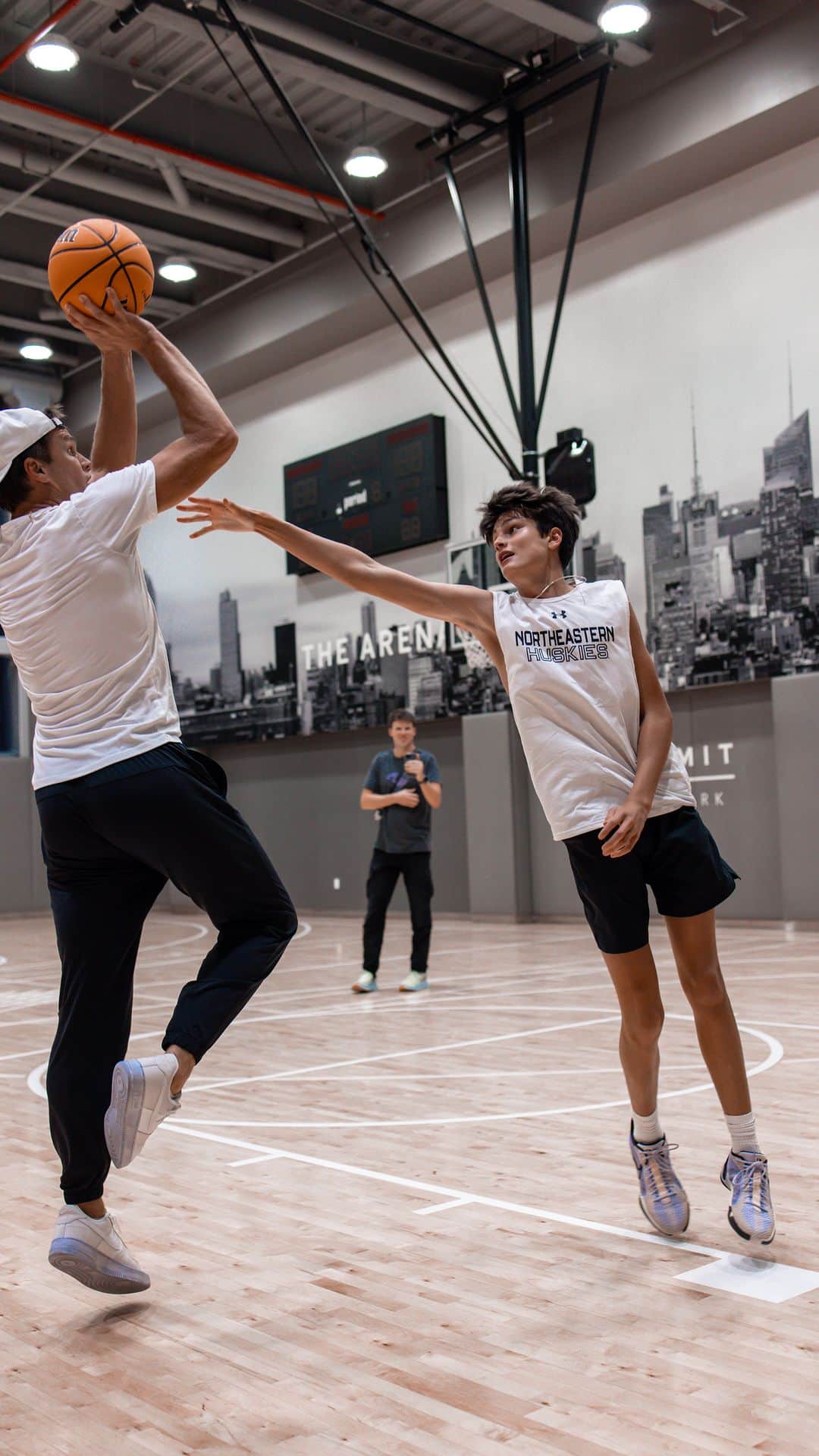 トム・ブレイディのインスタグラム：「The jumper is still there though😉🤣」