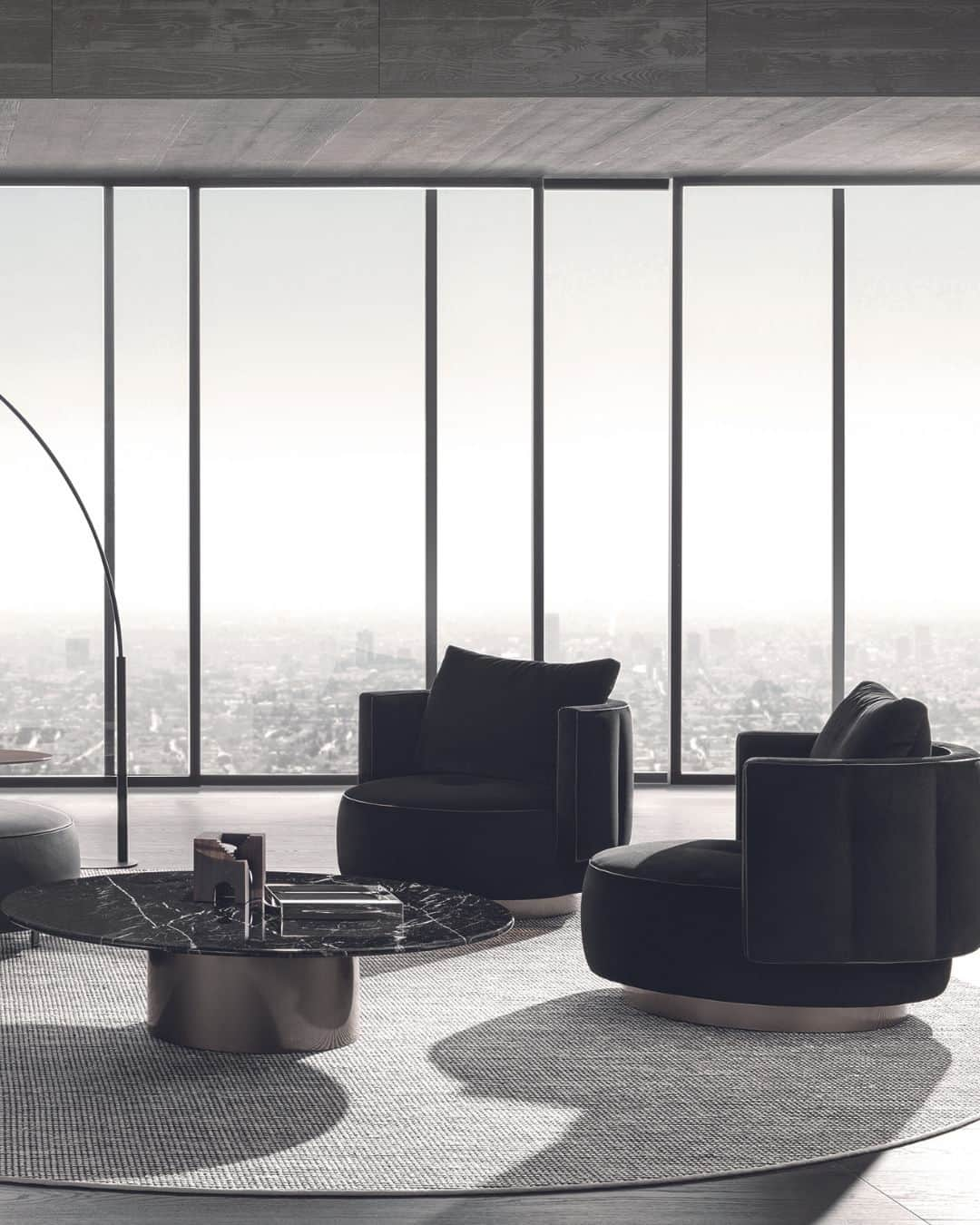 Minotti Londonさんのインスタグラム写真 - (Minotti LondonInstagram)「New for 2023, Torii Bold is characterised by the contrast between the large, softly rounded volumes of the upholstery and the lightness of the metal base structure on which it rests.  A family of seats created from the original iconic Torii design by Nendo studio, that retains the morphology of the backrest unchanged, while presenting a more solid and compact aesthetic: the two families dialogue harmoniously with each other in a clever interplay of full and empty volumes.  Tap the link in our bio to discover Torii Bold.  @nendo_official #torii #toriibold #nendo #minotti #minottilondon #interiordesign #design #designlovers」9月12日 17時10分 - minottilondon