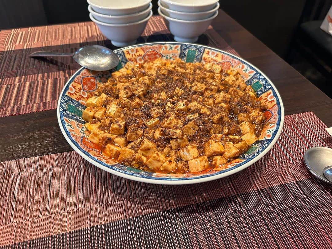 うえたけのインスタグラム：「浜松 中華料理の名店 #蜀菜.Labo サイコー٩( ᐛ )و  原いい日が酔っ払ってずっと何か言ってました🫠」