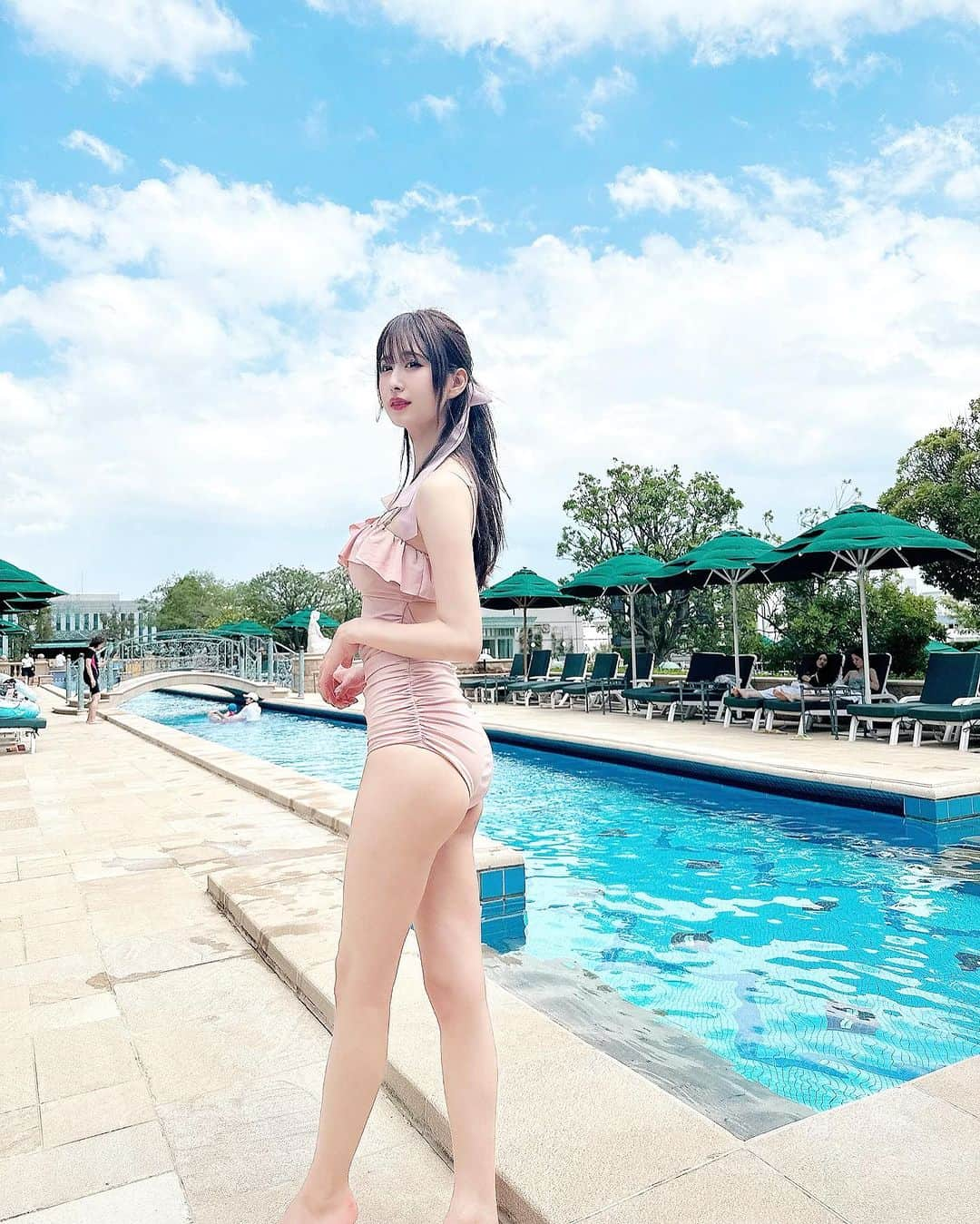 阿部菜渚美さんのインスタグラム写真 - (阿部菜渚美Instagram)「⛱️🫧  時差ですが夏が終わってしまう前に 夏らしい投稿を..🌻.* 大好きな夏の終わりを感じ少し寂しいですが 季節の変わり目また気を引き締めて 新たな挑戦を沢山できたらと考えています🔥  まだお昼のプールしか行ったことがなく、 来年こそはナイトプールにも行ってみたい..🌃 (と言い続けて数年... (｀ﾟ- ﾟ) )  皆様の夏の思い出はどれでしょうか☺︎ 素敵な秋をお迎えしましょうね🙏🍁꙳  #夏 #夏の思い出 #夏のお出かけ #プール #プールコーデ #水着 #水着コーデ  #dholic #dholic水着 #ディーホリック #ちいかわ #ちいかわグッズ #ちいかわうさぎ推し」9月12日 17時32分 - nanami_abe73