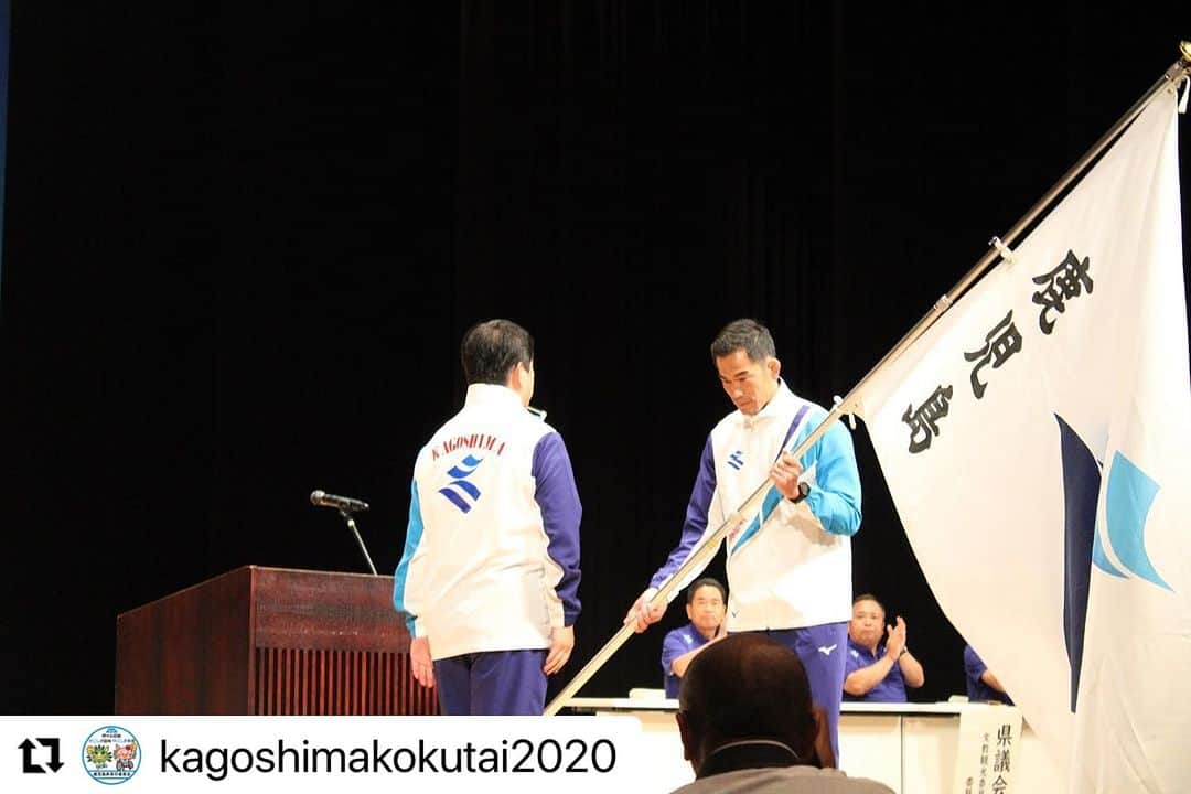 桑水流 裕策さんのインスタグラム写真 - (桑水流 裕策Instagram)「#Repost @kagoshimakokutai2020  ・・・ 【特別国民体育大会「燃ゆる感動かごしま国体」鹿児島県選手団結団式】  ８月２９日（火）に鹿児島市の川商ホールで，選手・監督，来賓等約８００名が出席して，標記結団式が開催されました。 　式では，塩田知事から，鹿児島県選手団旗や選手証の授与が行われました。また，選手団代表挨拶では，なぎなた競技の秋葉笑里選手が「鹿児島県代表としての誇りを胸に，力の限り競技し，鹿児島の心意気を全国にアピールすることをここに誓います。」と力強い決意を述べてくれました。 　かごしま国体での本県選手団の活躍を期待します。」9月12日 17時29分 - y_kuwazuru