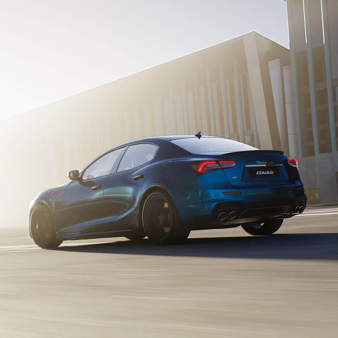 Maserati Japan | マセラティ ジャパンのインスタグラム：「V8エンジンの魅惑的なスピードとサウンド、究極にして完璧、そして最高に魅力的なドライビングマシン。Ghibli 334 UltimaとLevante V8 Ultima。  詳しくはこちら。 https://www.maserati.com/jp/ja/brand/stories-of-audacity/v8-ultima  #Maserati #マセラティ #MaseratiJapan #マセラティジャパン #Ghibli #ギブリ #Levante #レヴァンテ」